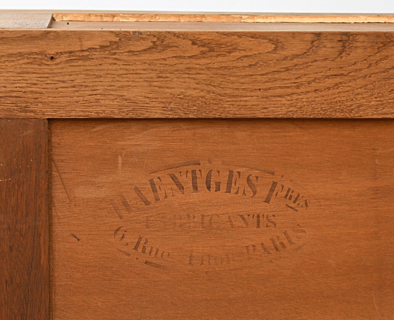 Commode de style Louis XV par Haentges Frères