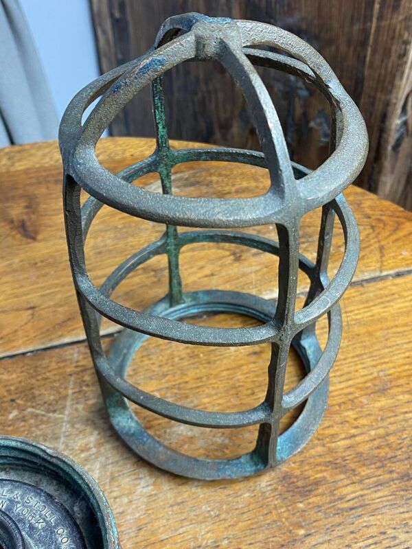 Antique lampe de bateau Russell @ Stoll New York