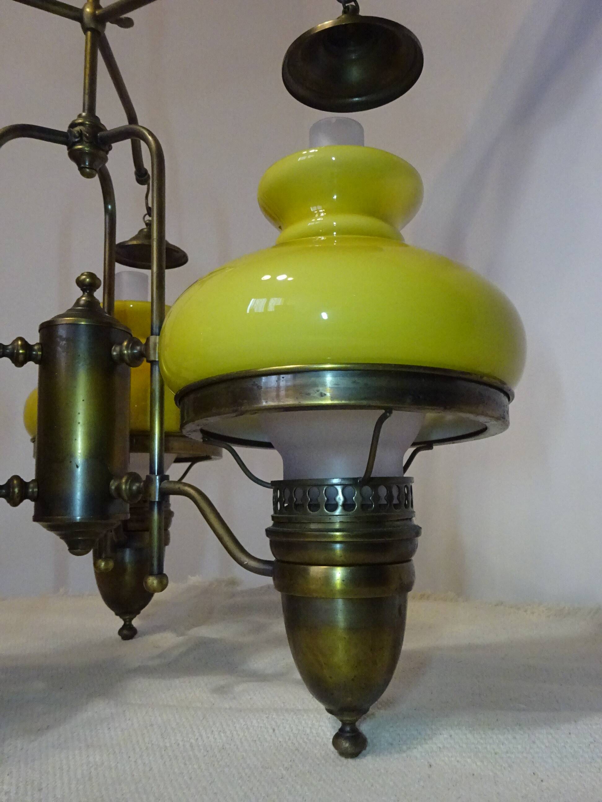 Large 3-light chandelier in glass, opaline and brass