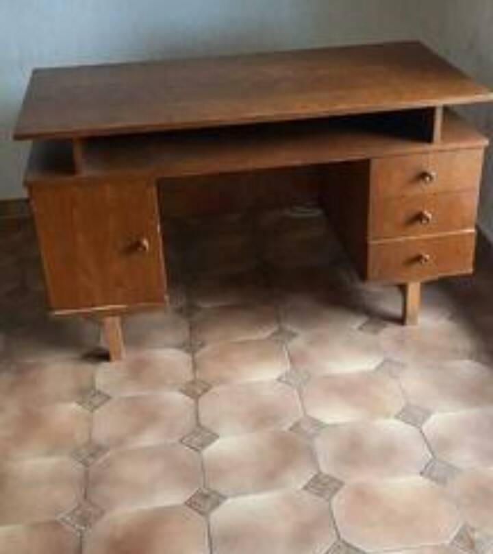 Large vintage desk in good condition