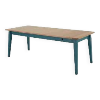 Extendable dining table