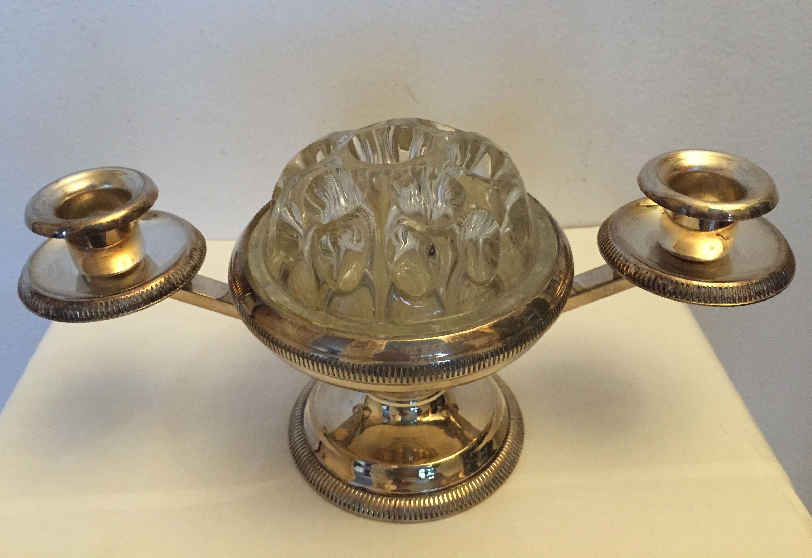 Silver metal table center