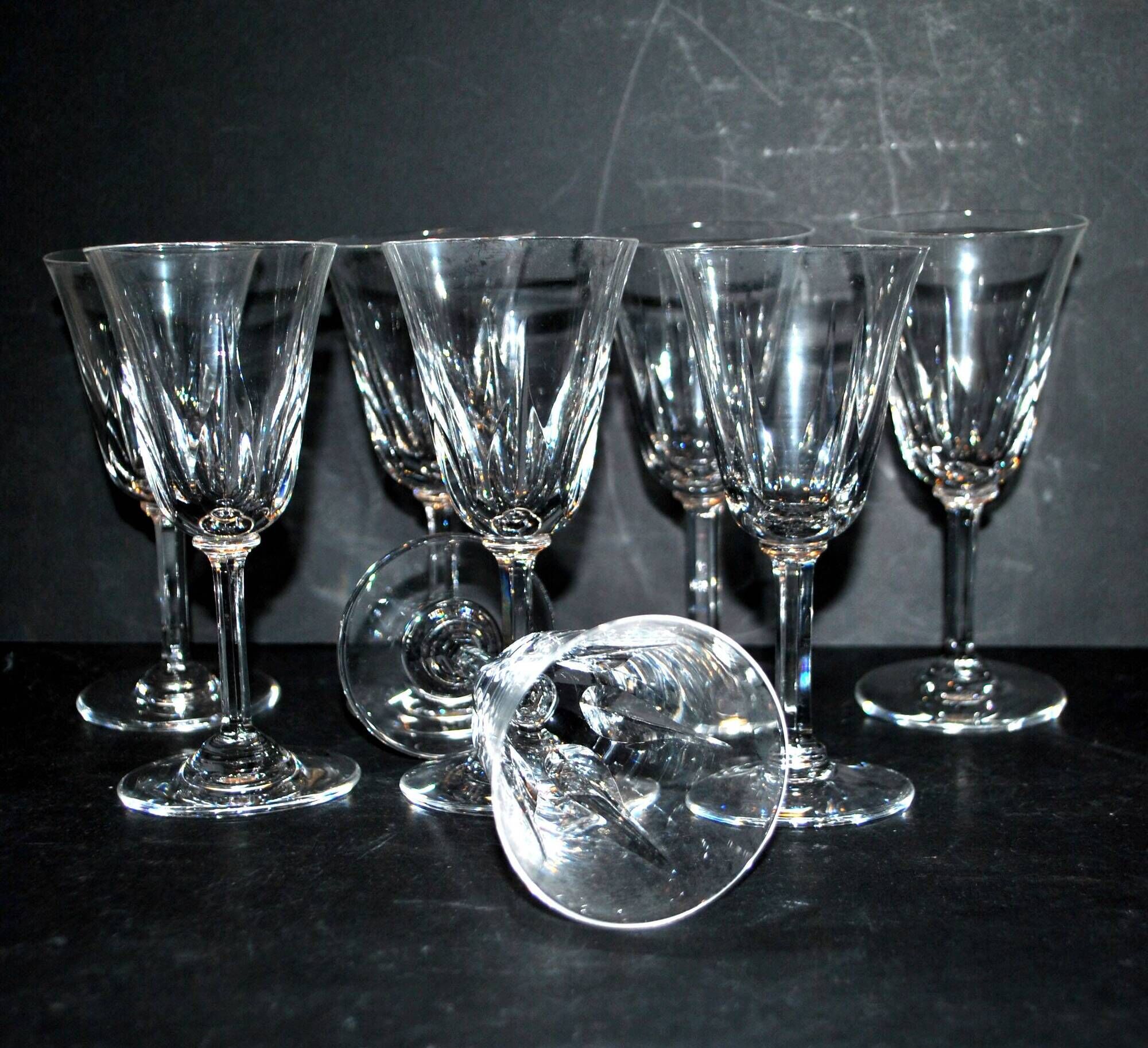 Set of 8 cerdagne wine glasses in cut crystal from saint louis h13cm