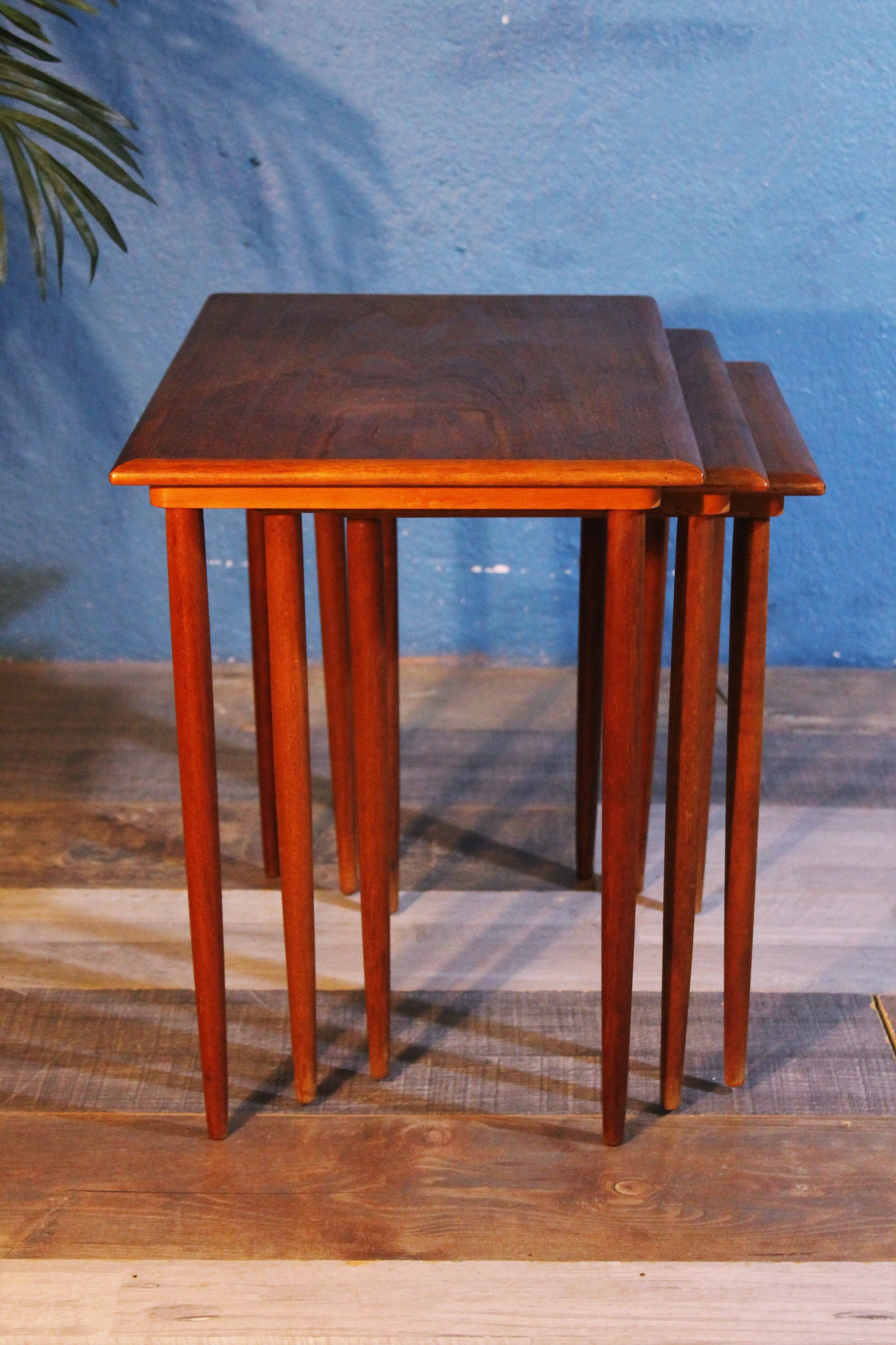 Pull out tables 1960