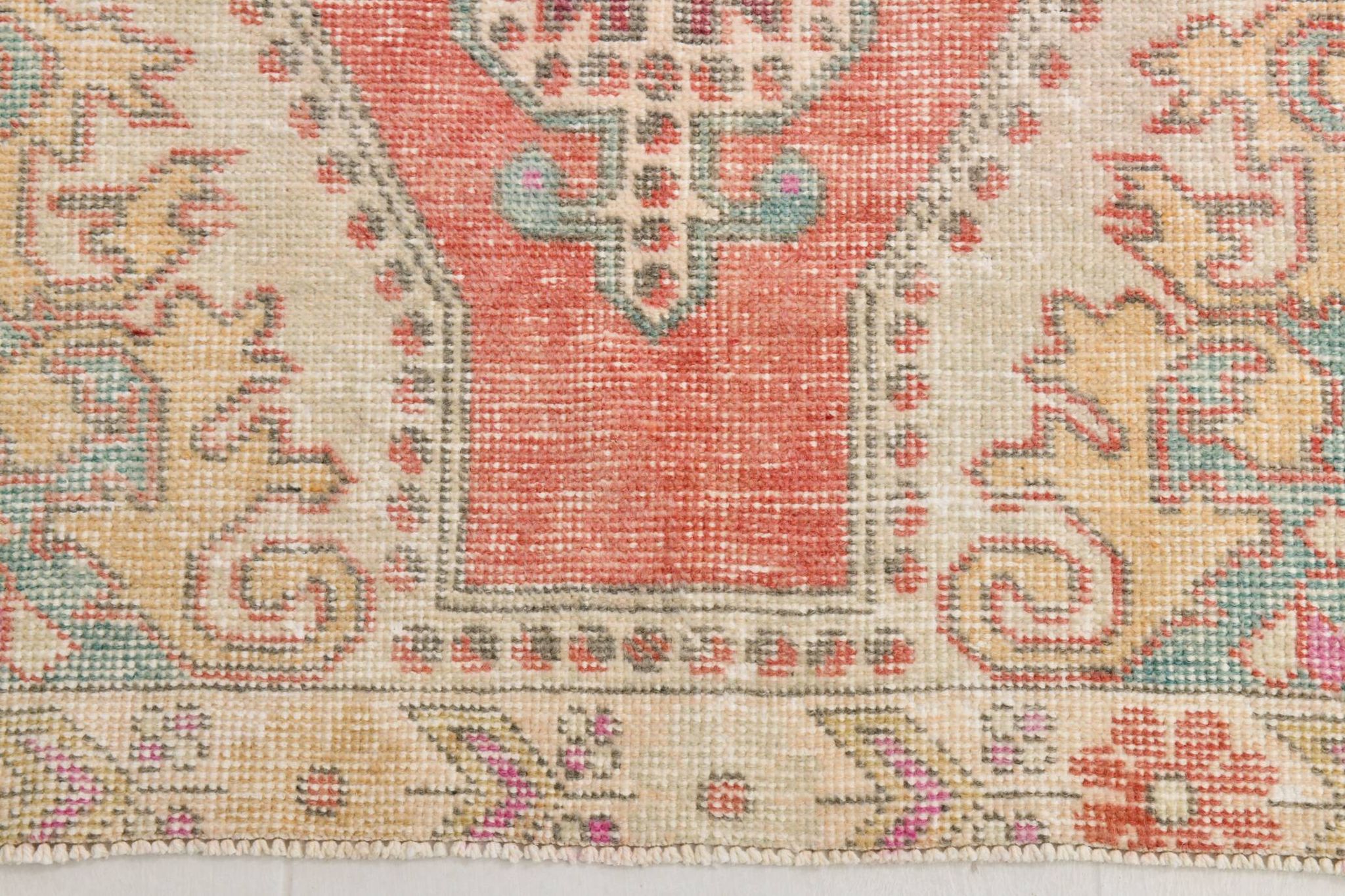 Tapis turc médaillon rouge