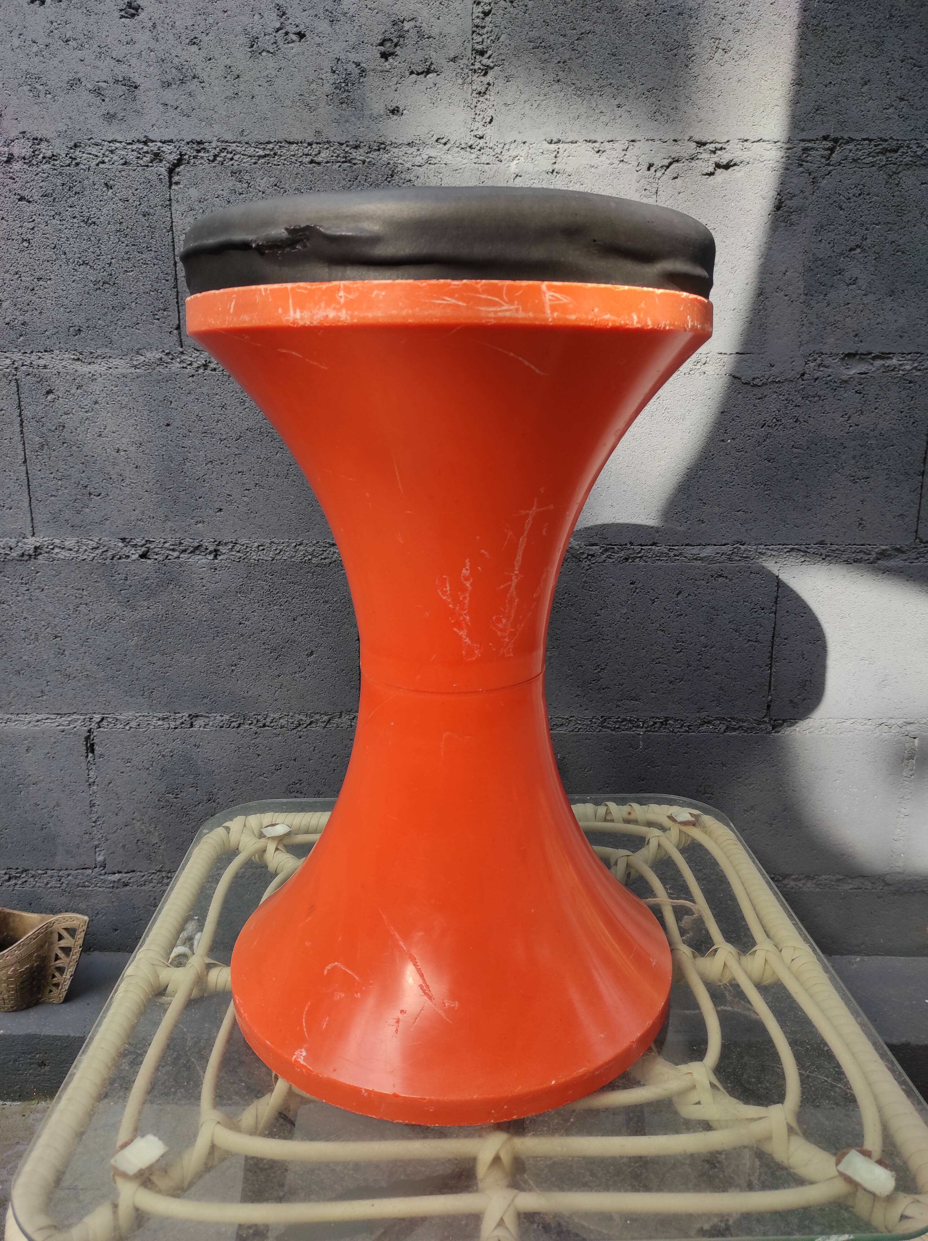 Stamp vintage orange 70's tamtam stool with black foam pad
