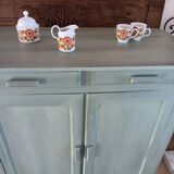 Green Parisian buffet