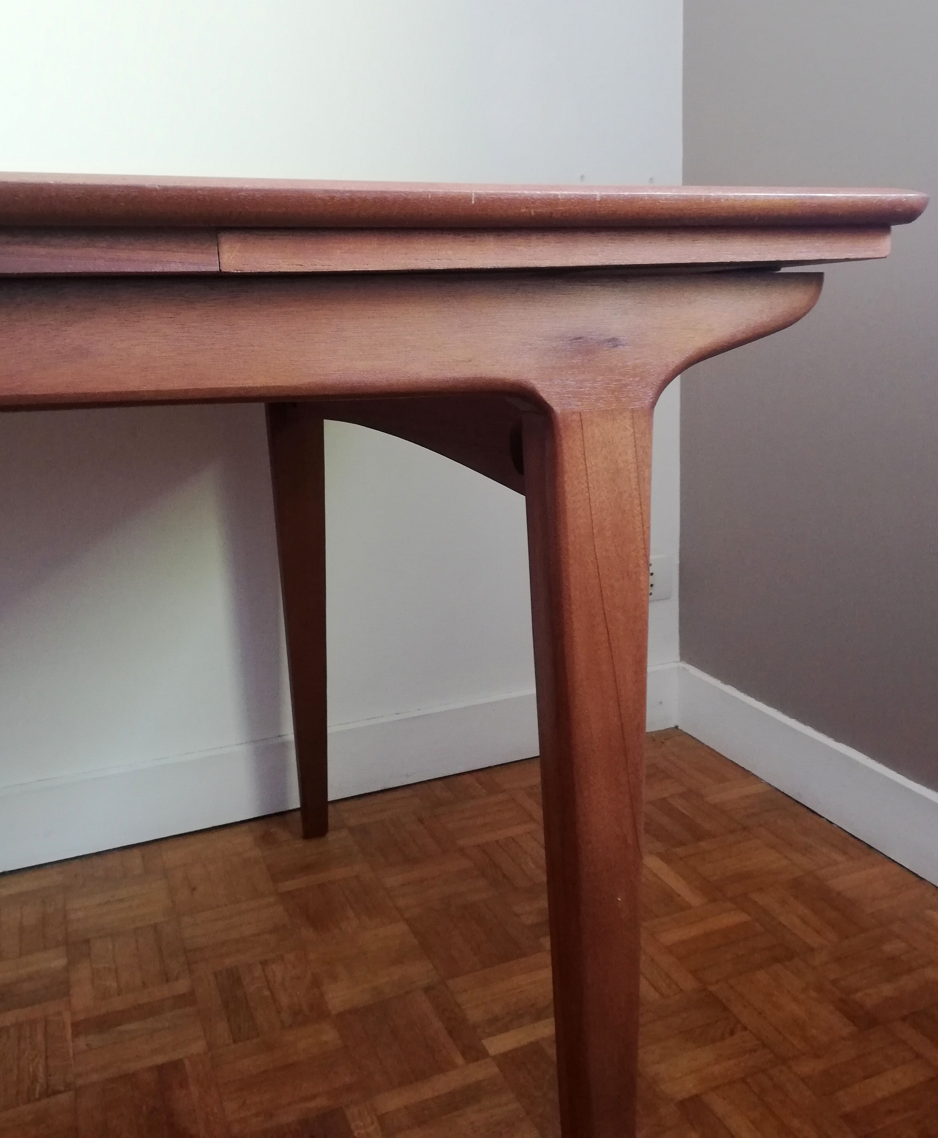 Renovated expandable LB table