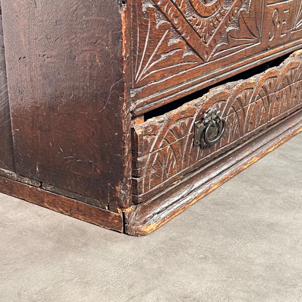 Coffre à bible anglais en chêne sculpté, 1671, Charles II bible box, XVIIe