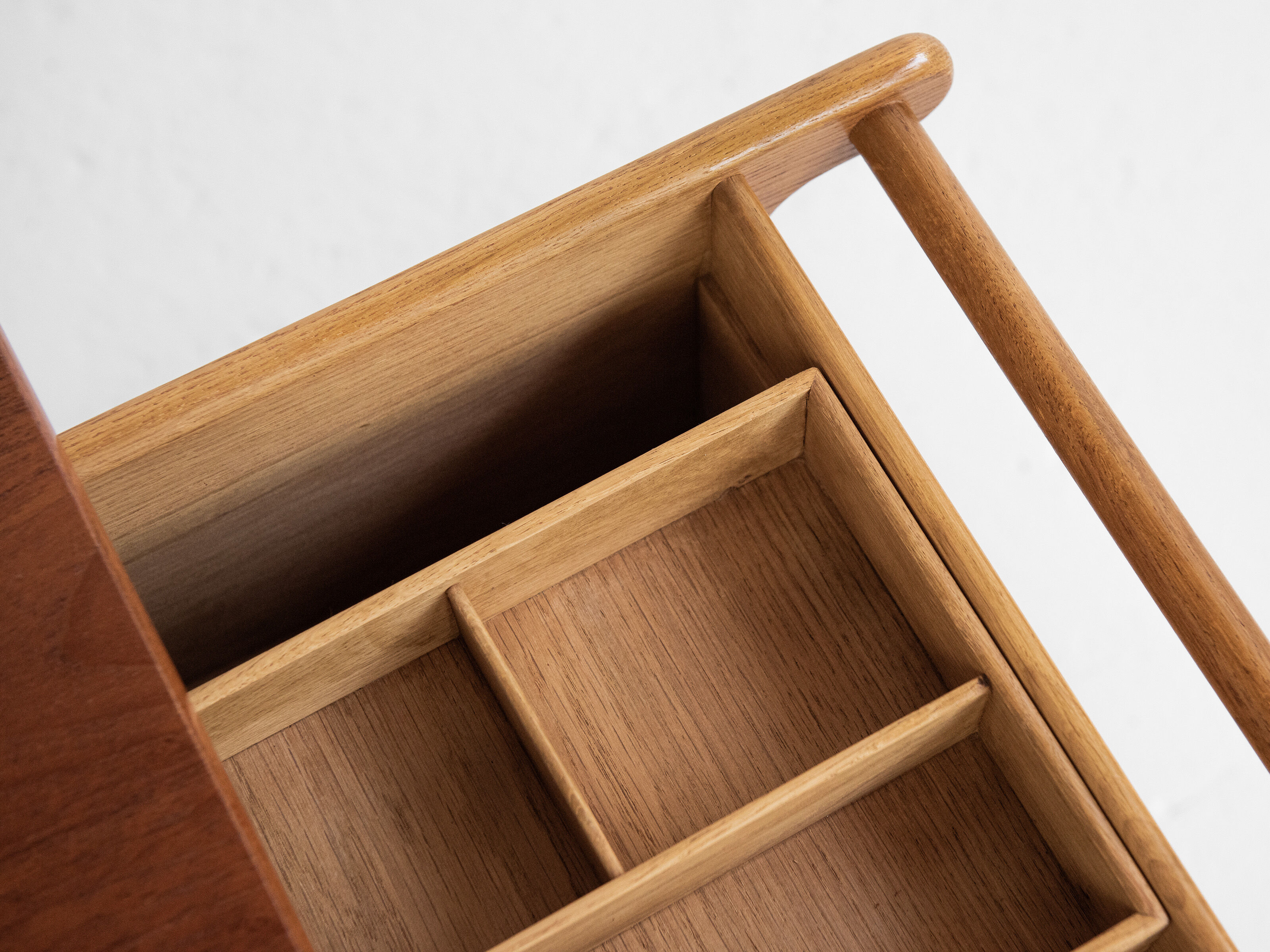 Midcentury Danish coffee table in oak and teak by Ejvind A. Johansson for FDB