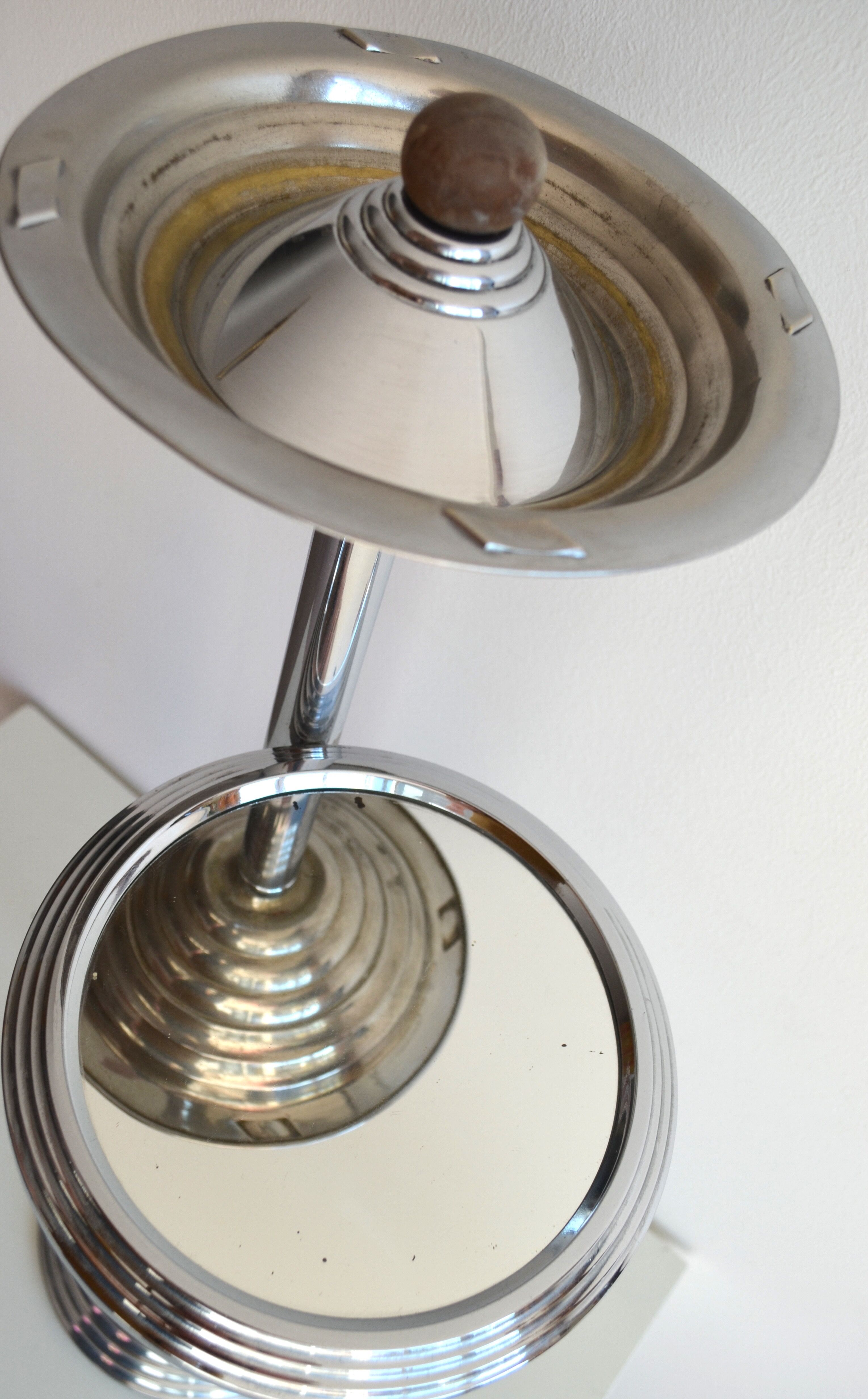 Cendrier sur pied style art deco en aluminium