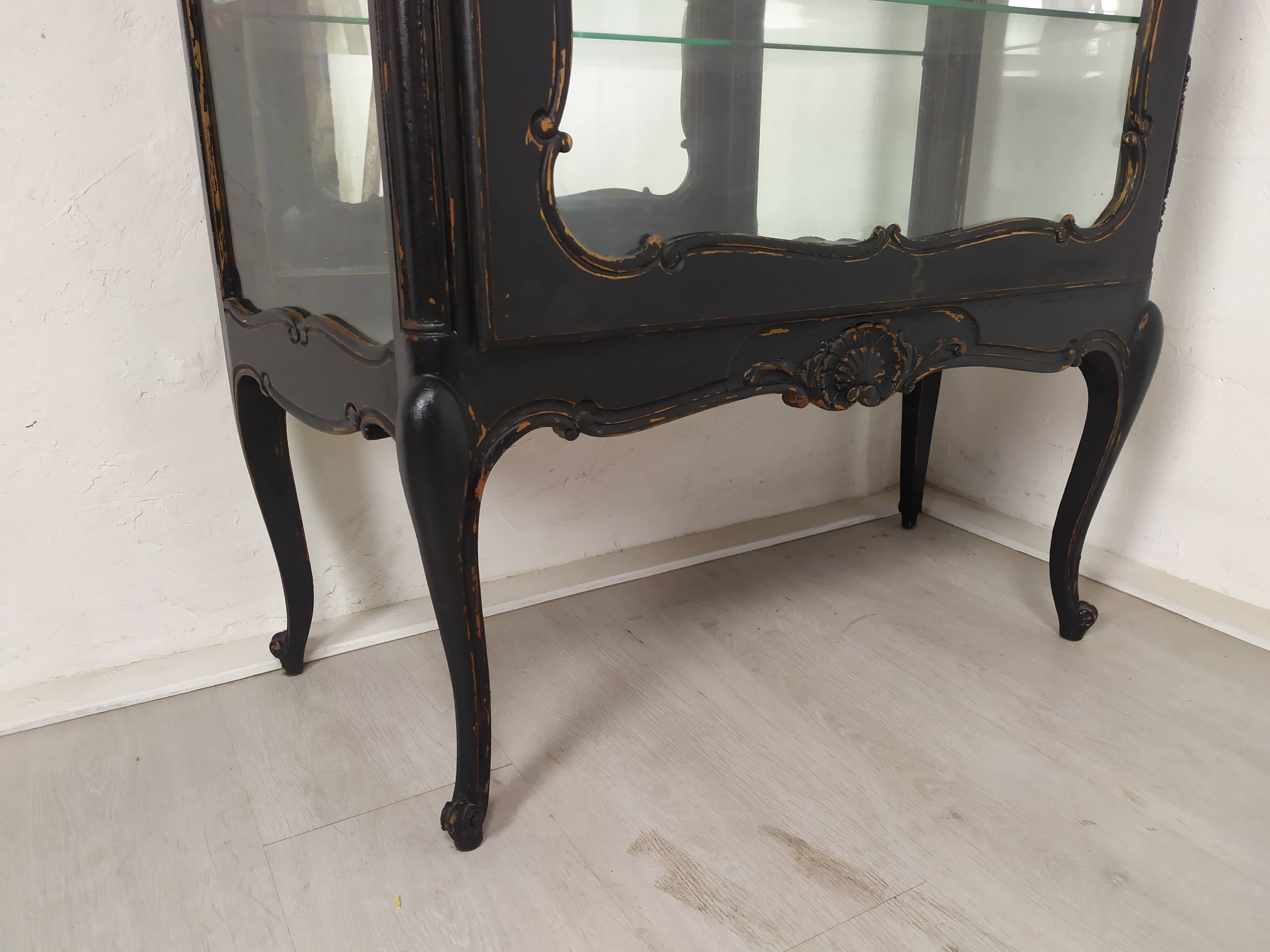 Louis XV style showcase