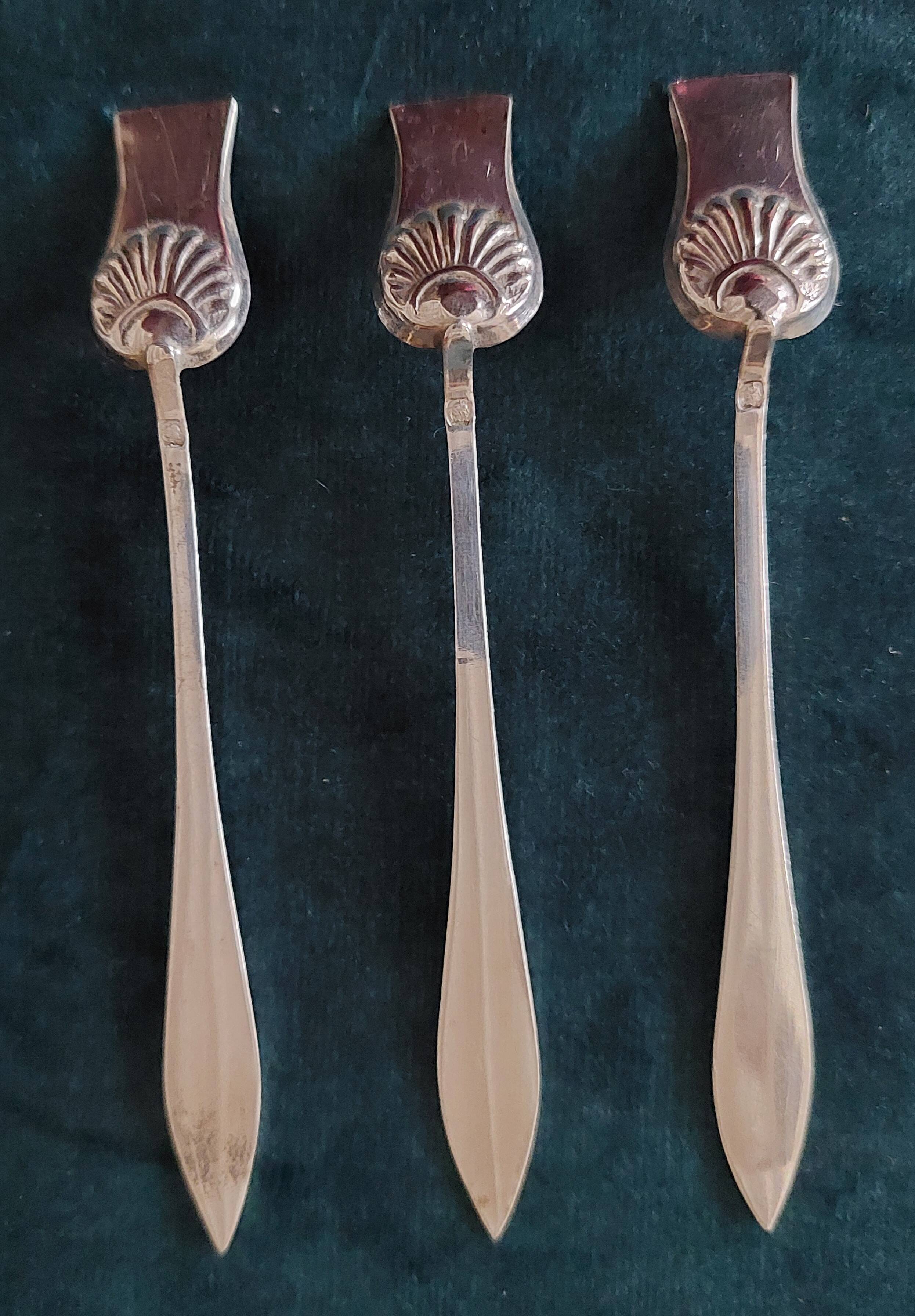 Solid silver salt spoons with Minerva hallmark, 19th century