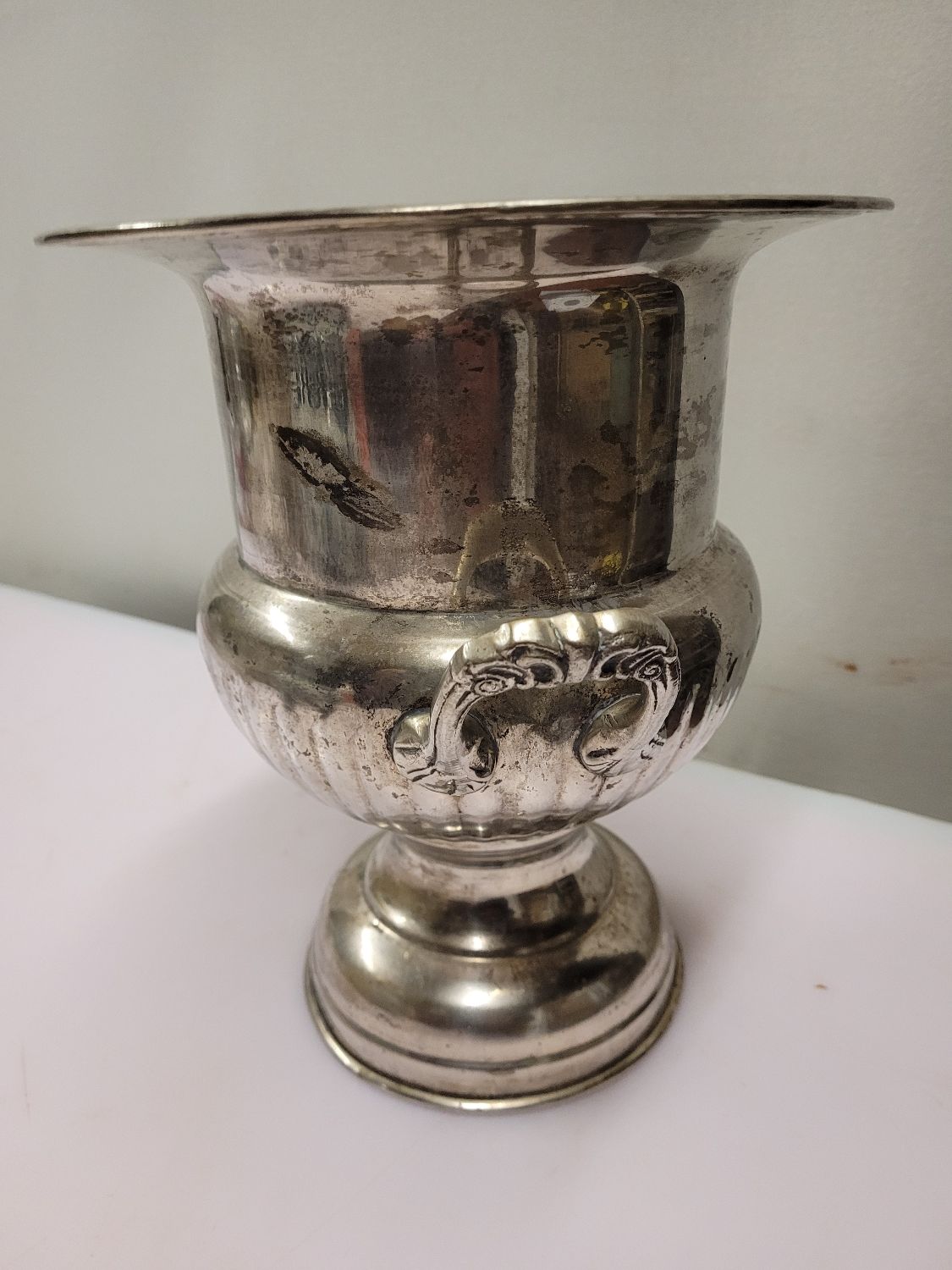 Antique champagne bucket in silver metal medicis shape