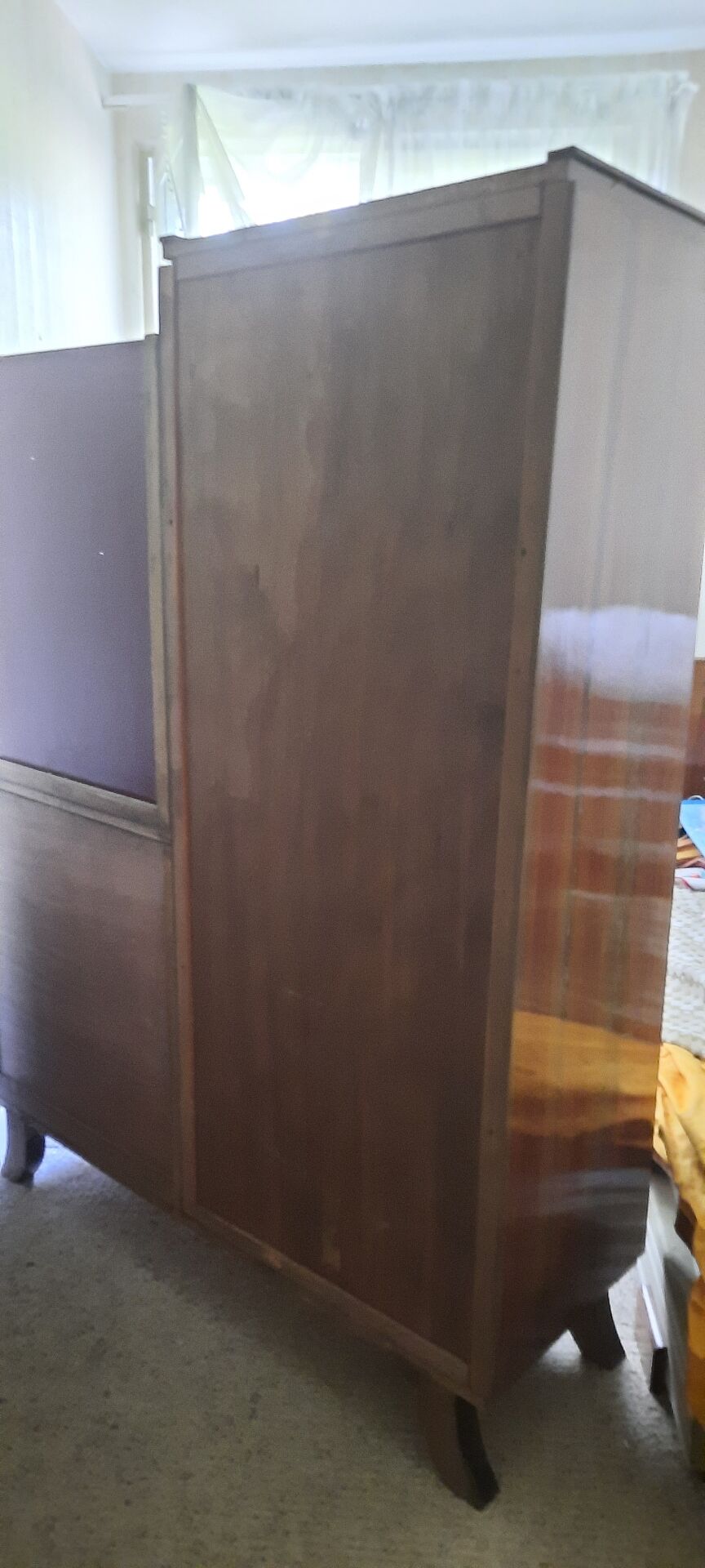 Asymmetrical wardrobe