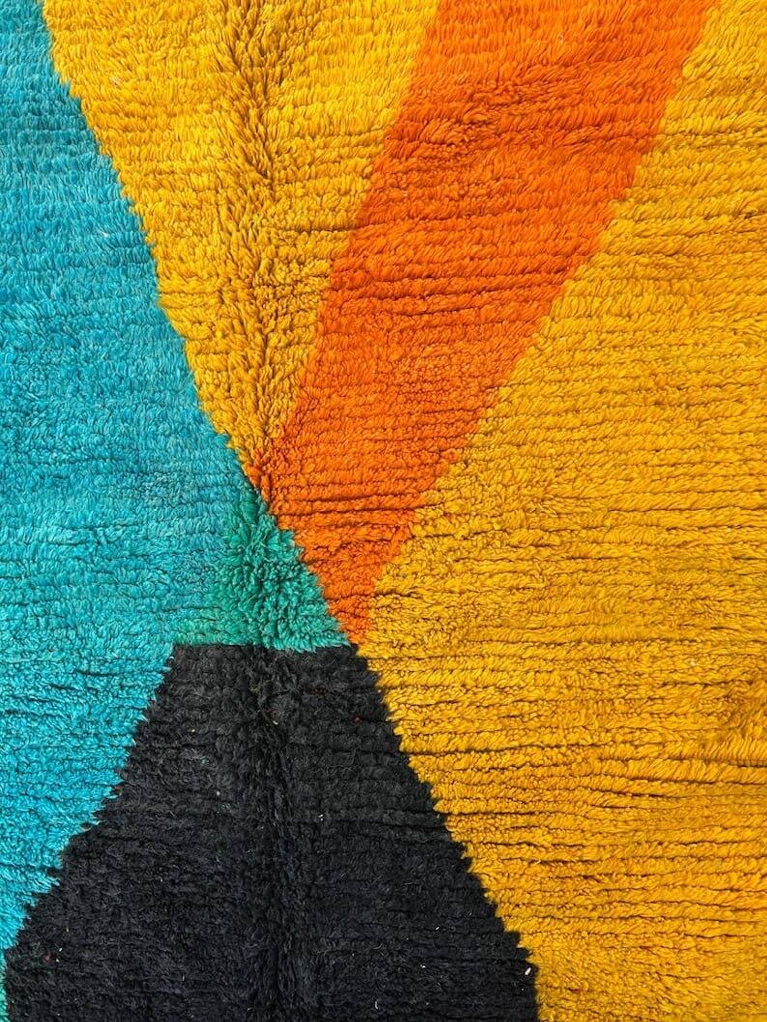 Handmade traditional Moroccan Berber rug size 150 x 250 cm