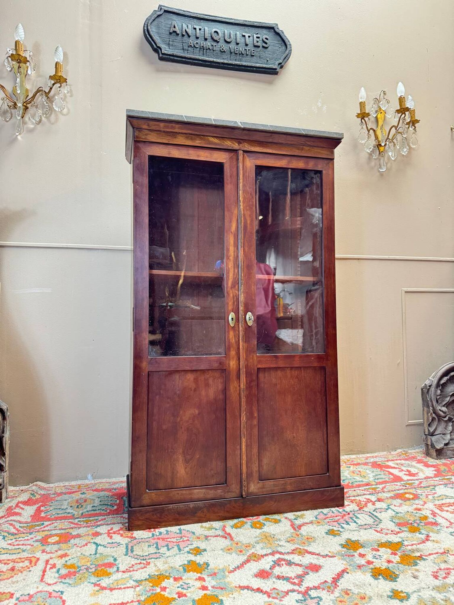 Bibliothèque vitrine formant cartonnier en acajou d’époque restauratio
