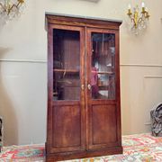 Bibliothèque vitrine formant cartonnier en acajou d’époque restauratio