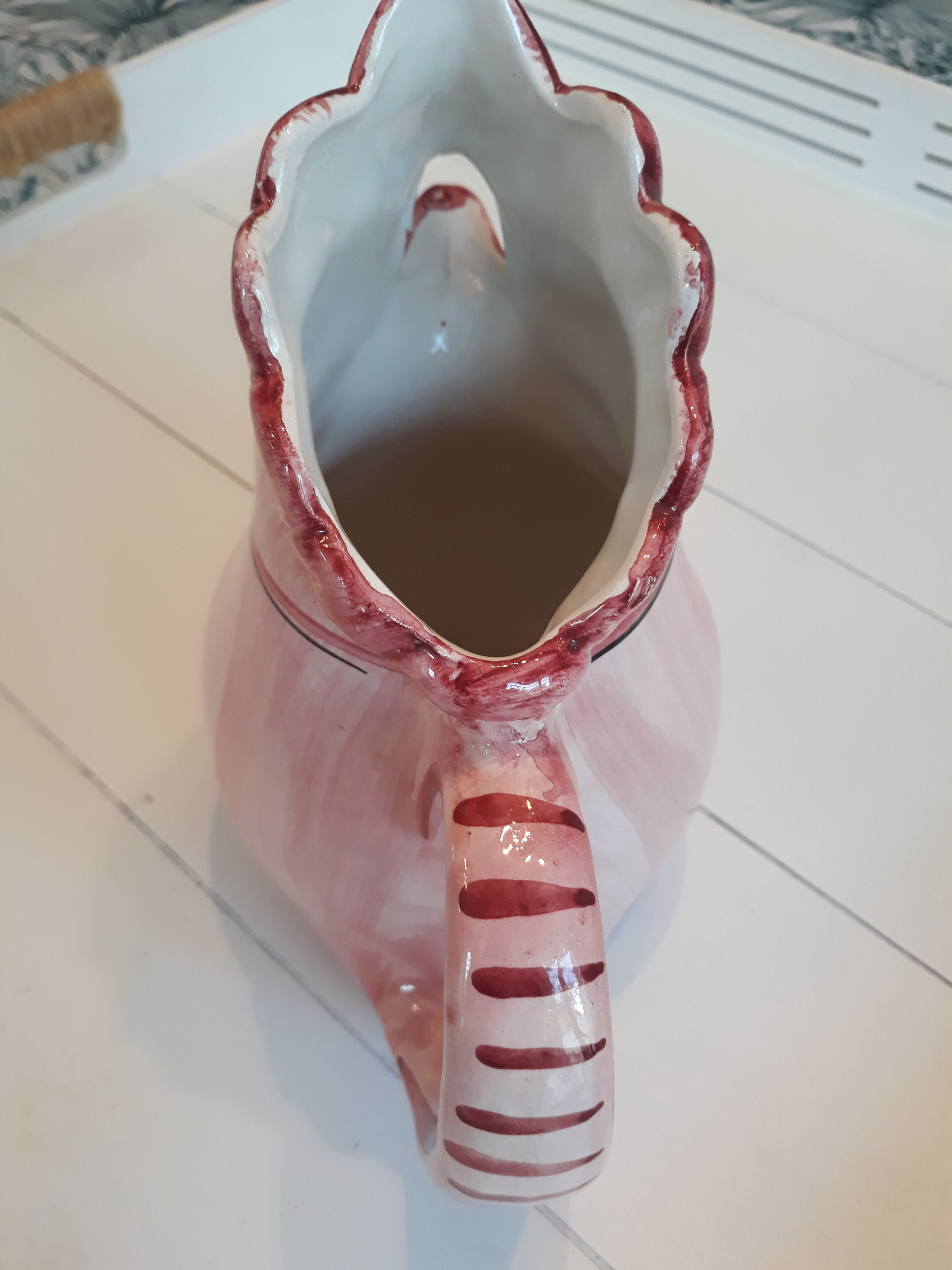 Hen pitcher