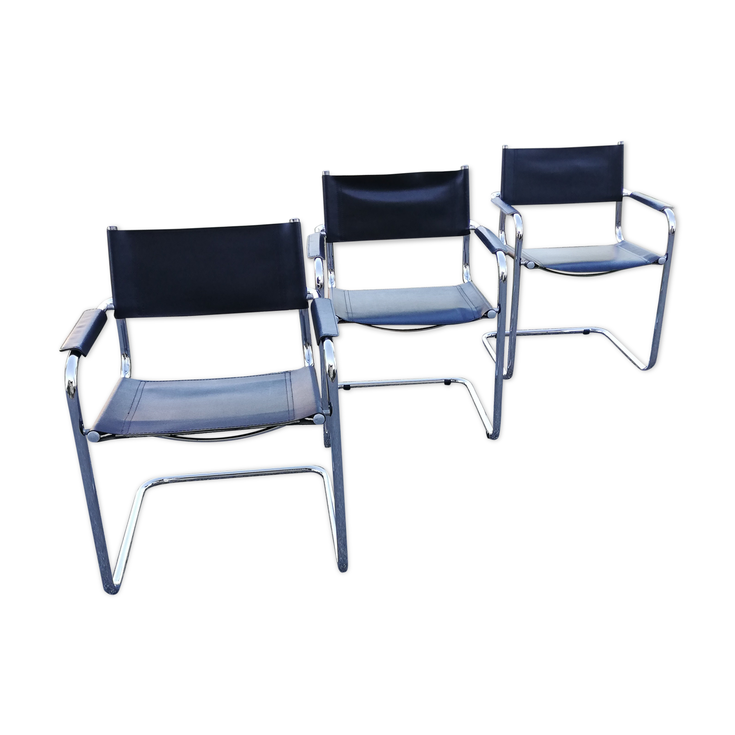 Lot of cantilever armchairs