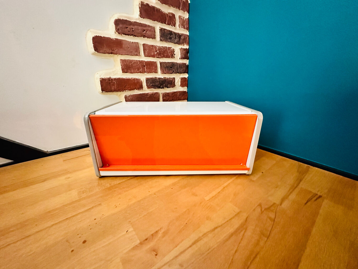 Vintage orange pop bread box 70'