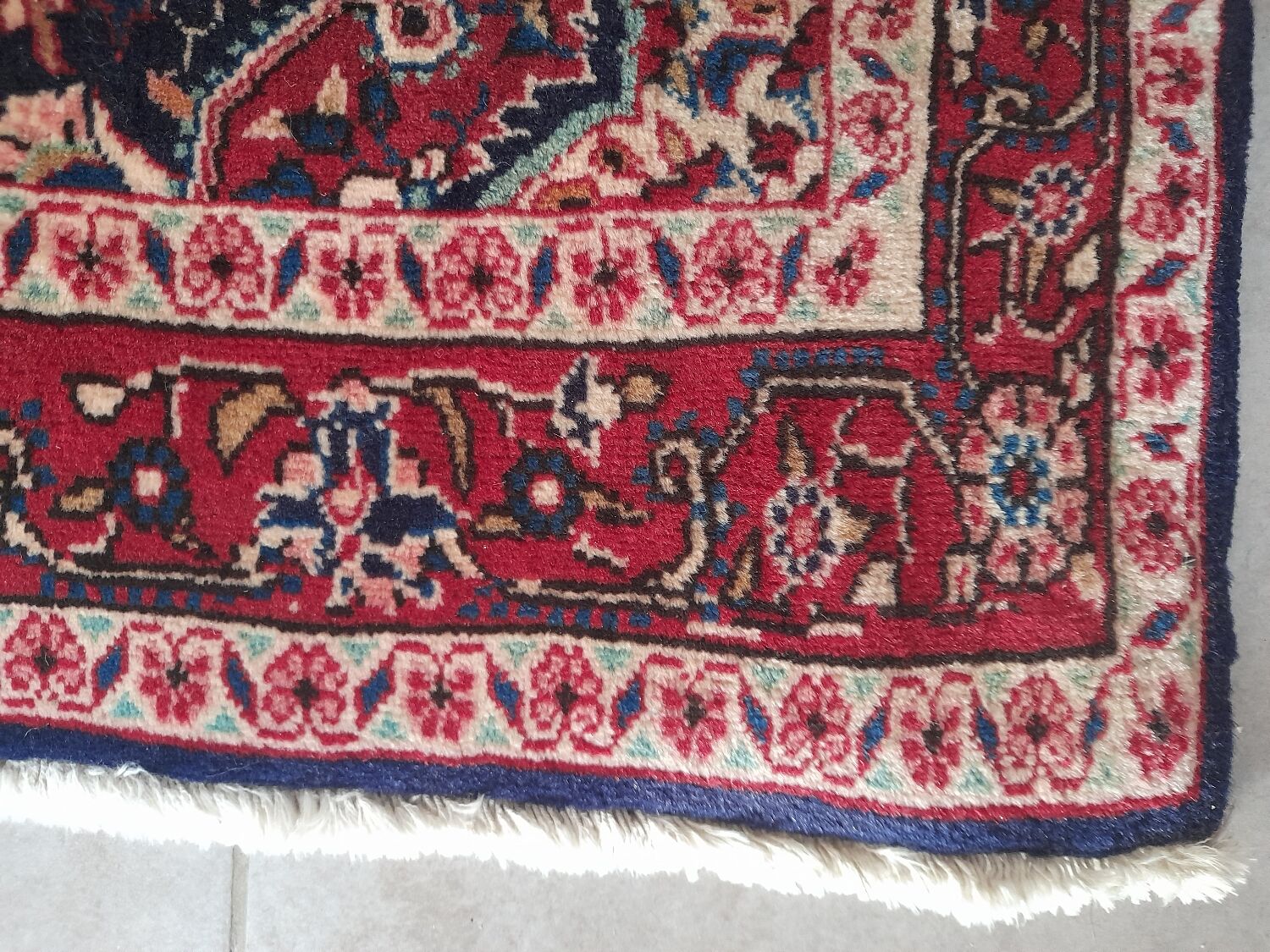 Superb Contemporary Persian Rug 150 x 100 cm – Floral Decor –