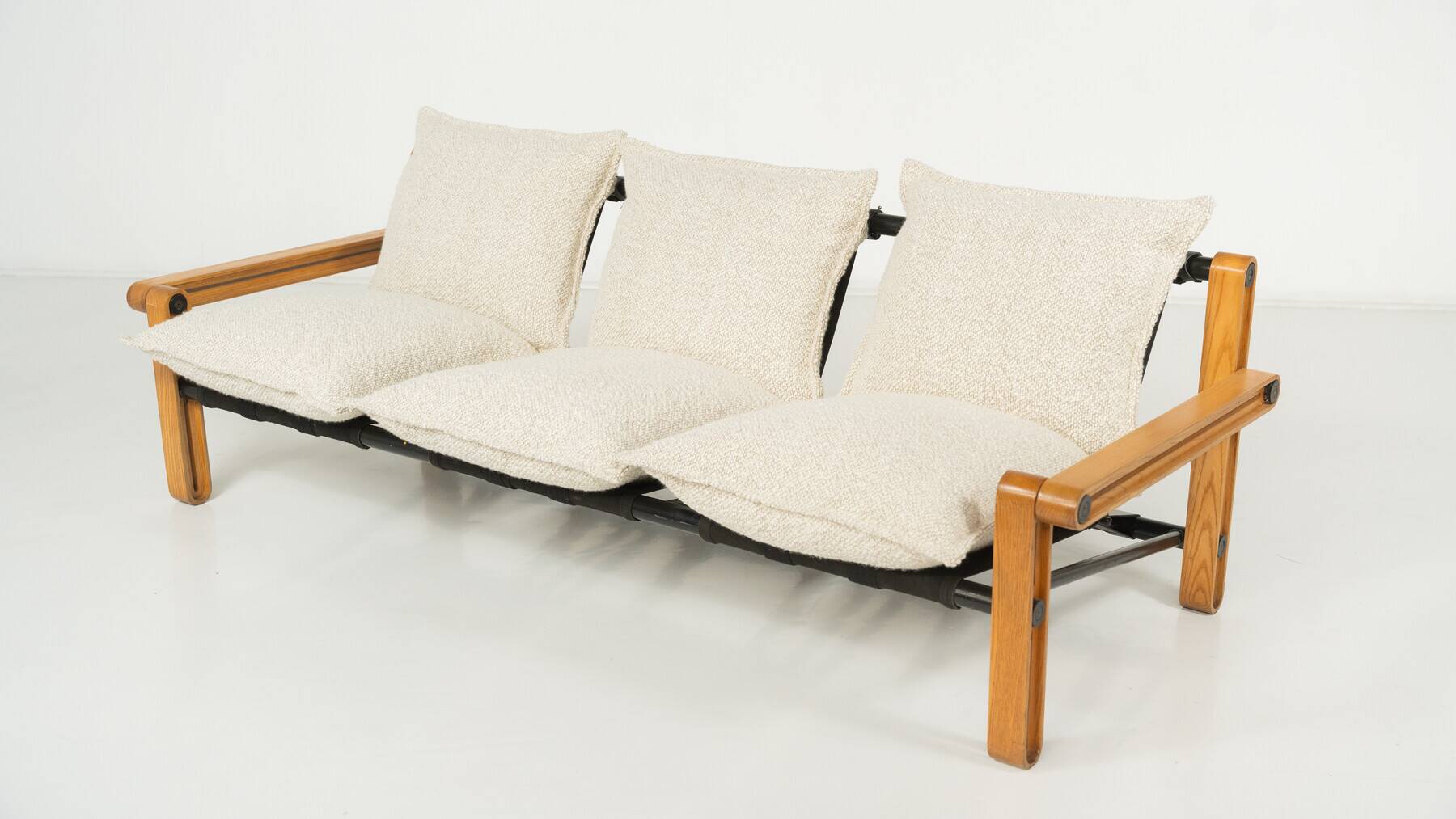 Canapé trois places moderne du milieu du siècle, années 1960 - Nouveau revêtement