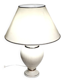 Lampe de table vintage en céramique blanche, pied strié et abat-jour conique