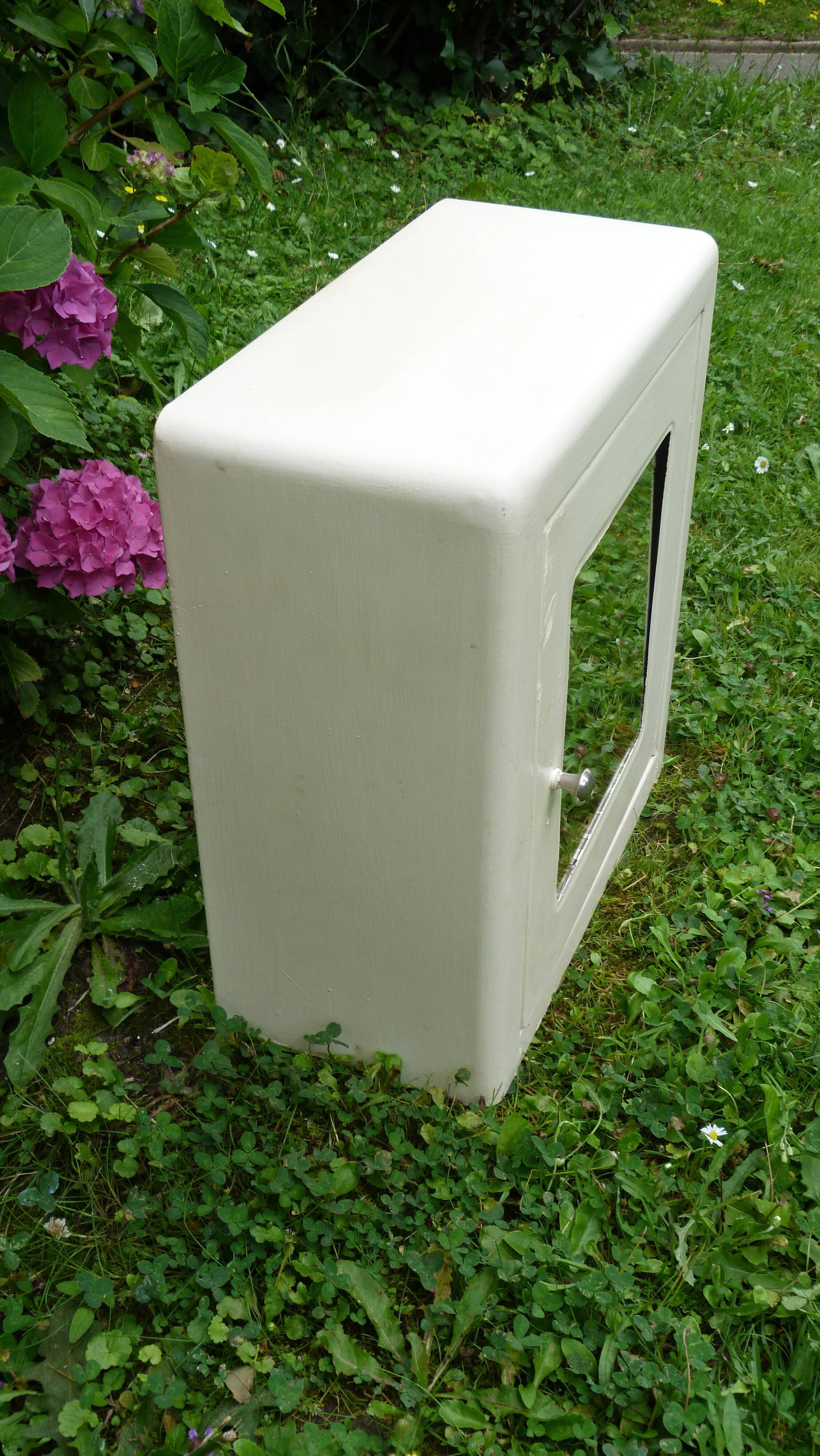 Medicine cabinet 50s in metal