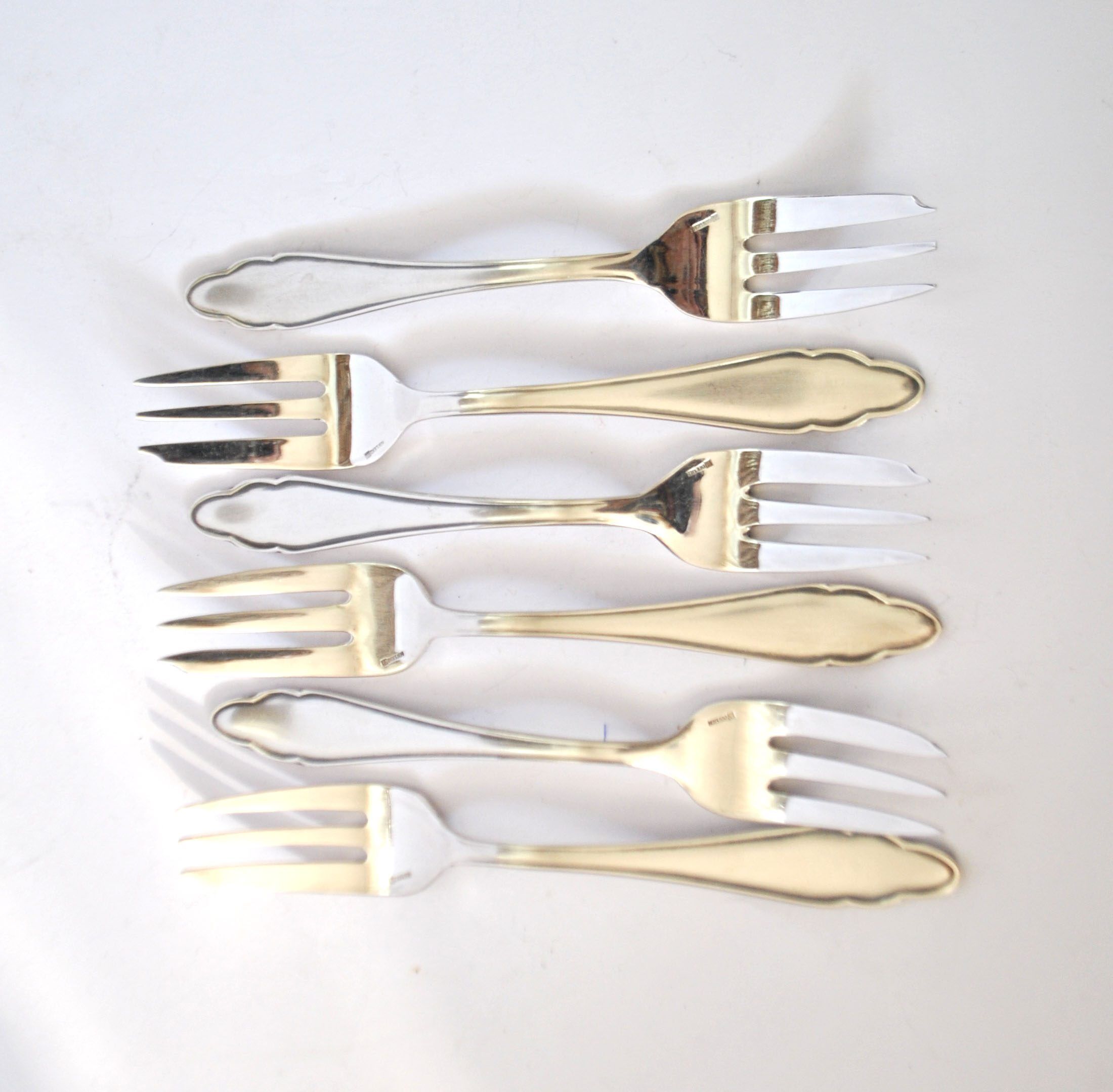 6 fourchettes à dessert modernistes en métal argenté chantourné DEETJEN