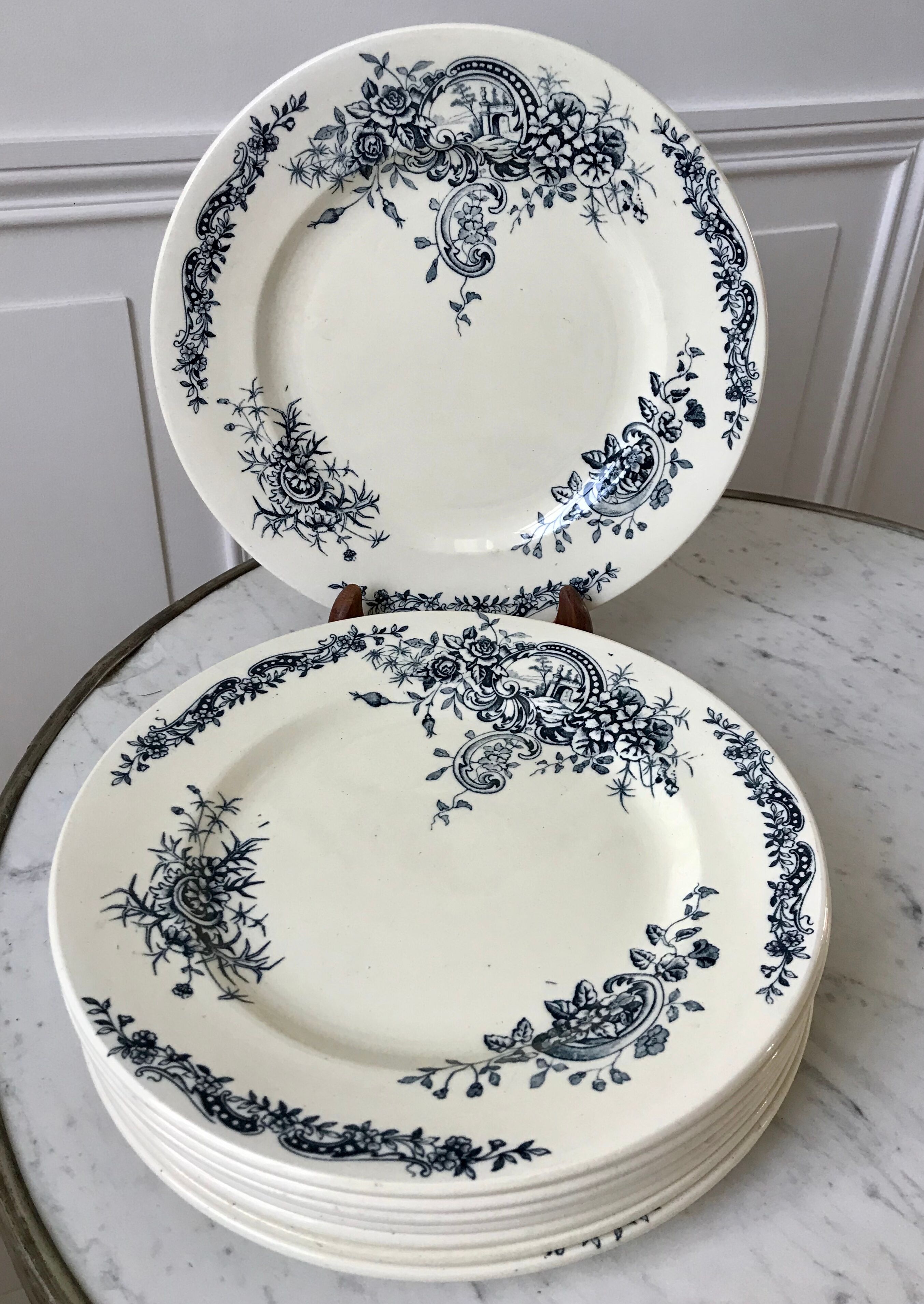 Set of 8 flat plates Terre de Fer Salins model "Rocailles" late nineteenth