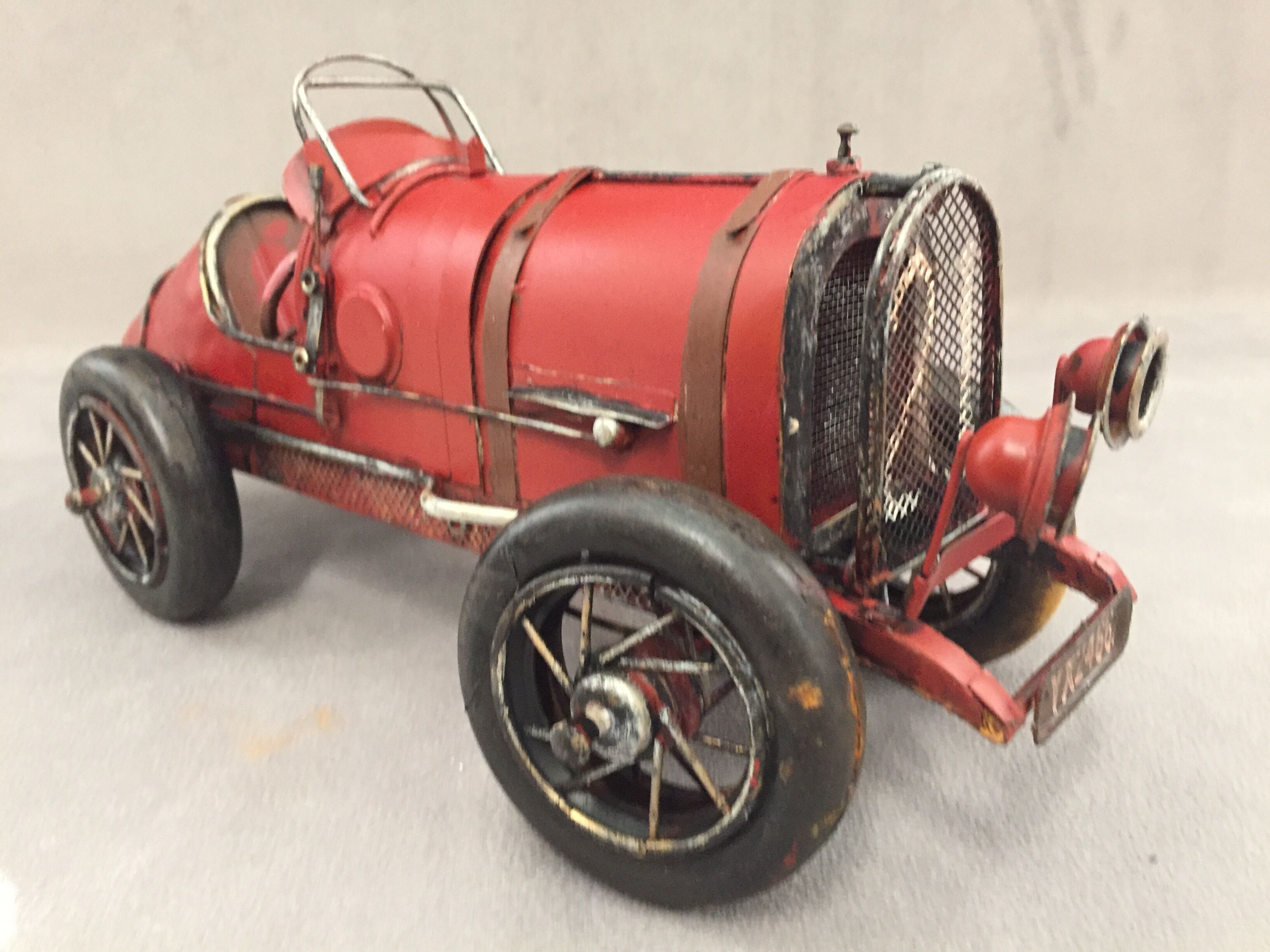 Model reproduction old car bugatti 1920 tin metal