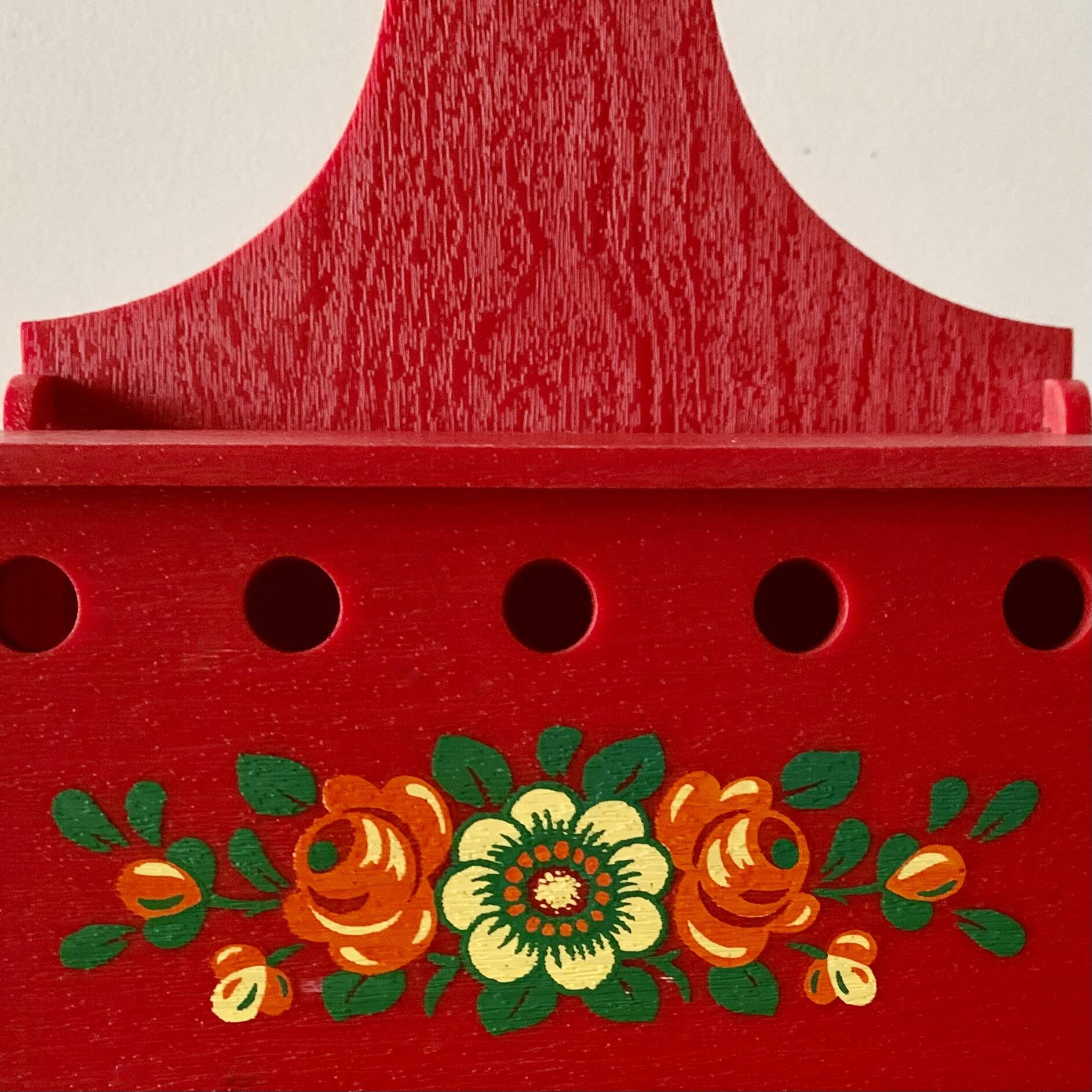 Red plastic onion or spice box with wood effect and floral decoration - EMSA - 1970