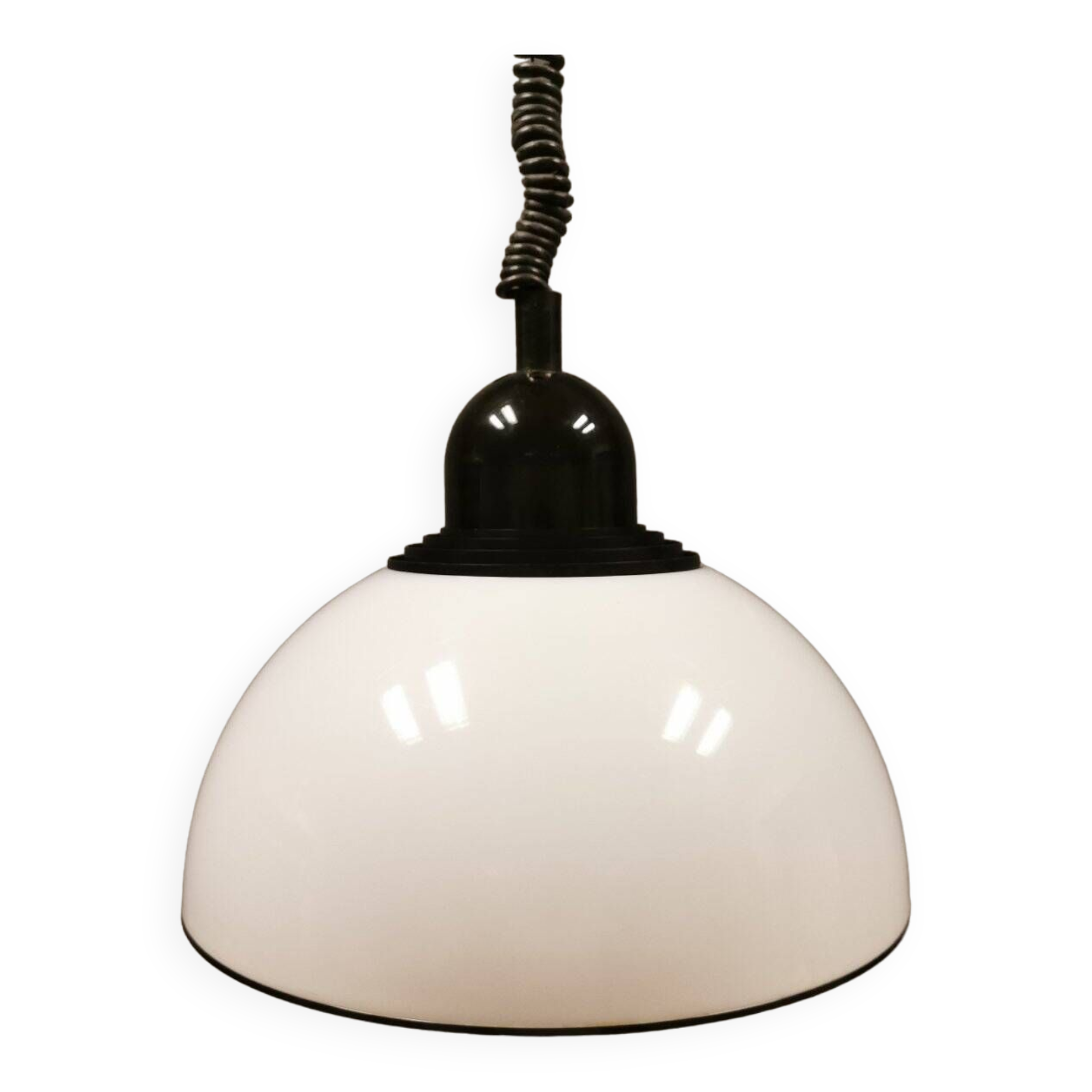 Lampe suspendue, en plastique blanc laiteux avec dessus/suspension noir, probablement danoise.