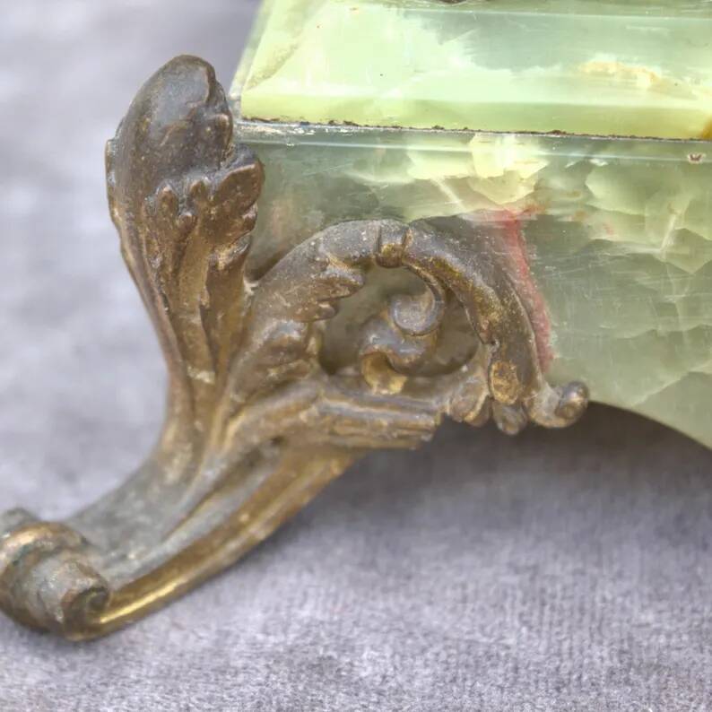 Pair of antique French Art Nouveau bronze vases on a marble base, fireplace decoration, 1800s, Châteaucore cassolettes, unique piece.