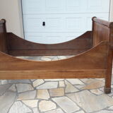 Lit bateau XIXe en bois fruitier