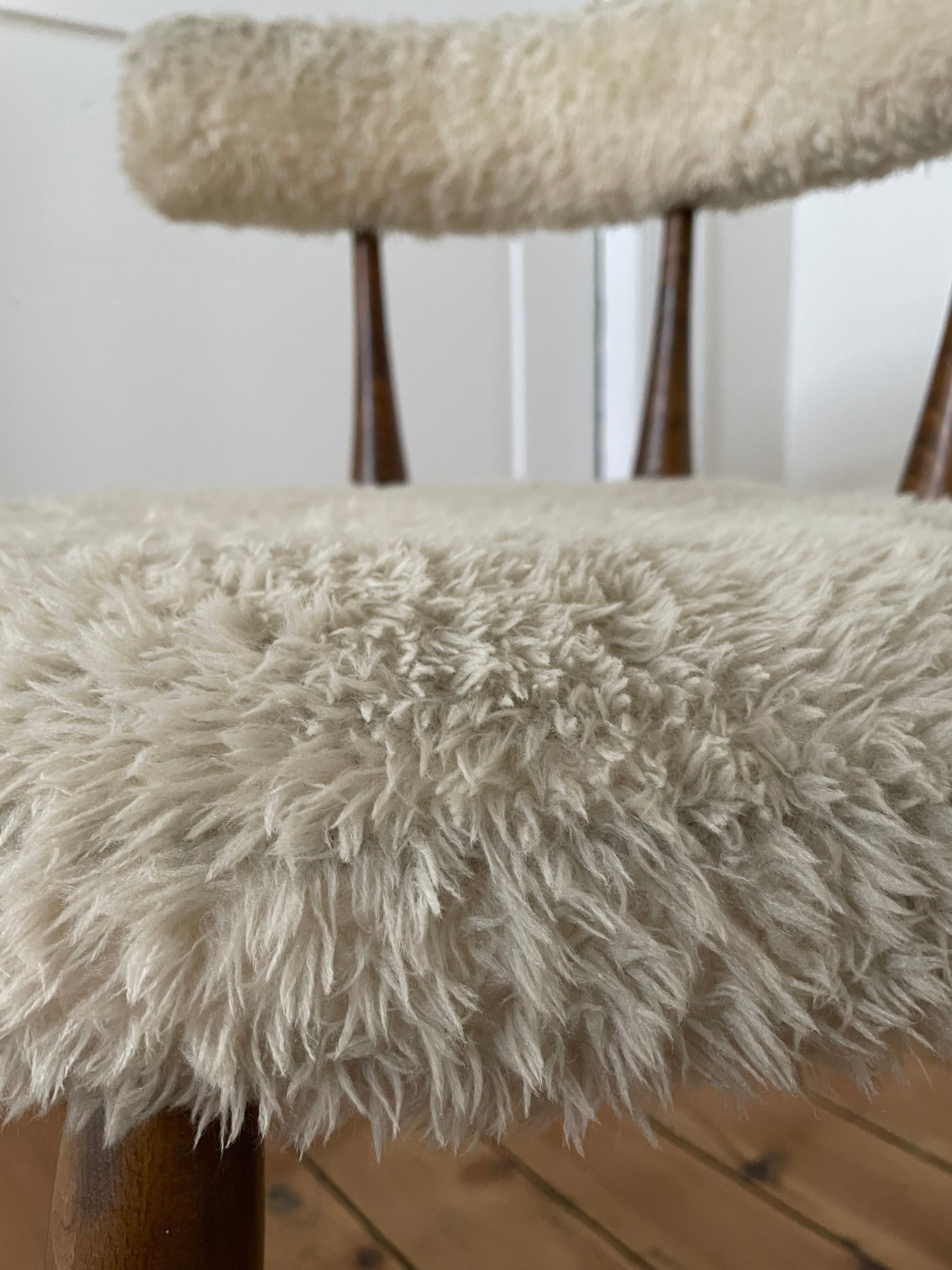 Set of 1 armchair and 1 vintage Scandinavian stool with white fur, 1960
