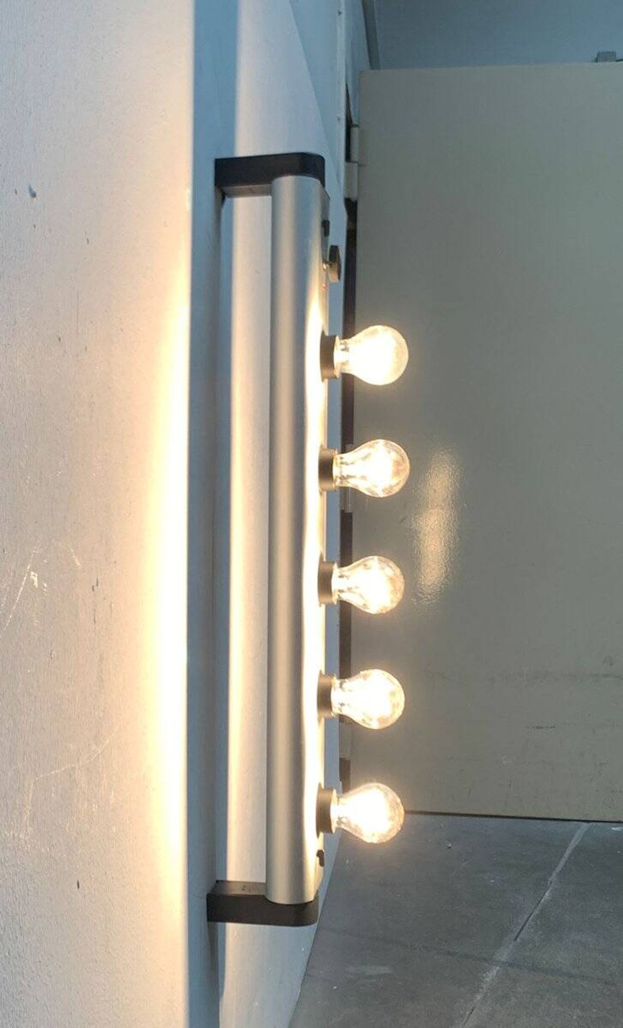 Postmodern Italian wall lamp Aton Barra by Ernesto Gismondi for Artemide, 1980s.