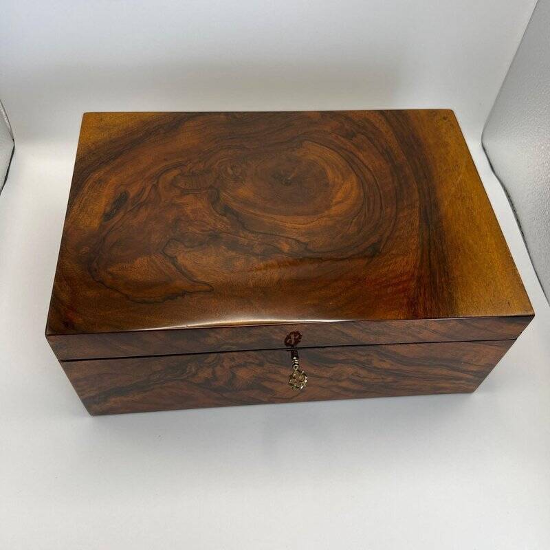 Biedermeier Box in Walnut Veneer on Maple, Austria, 1840s