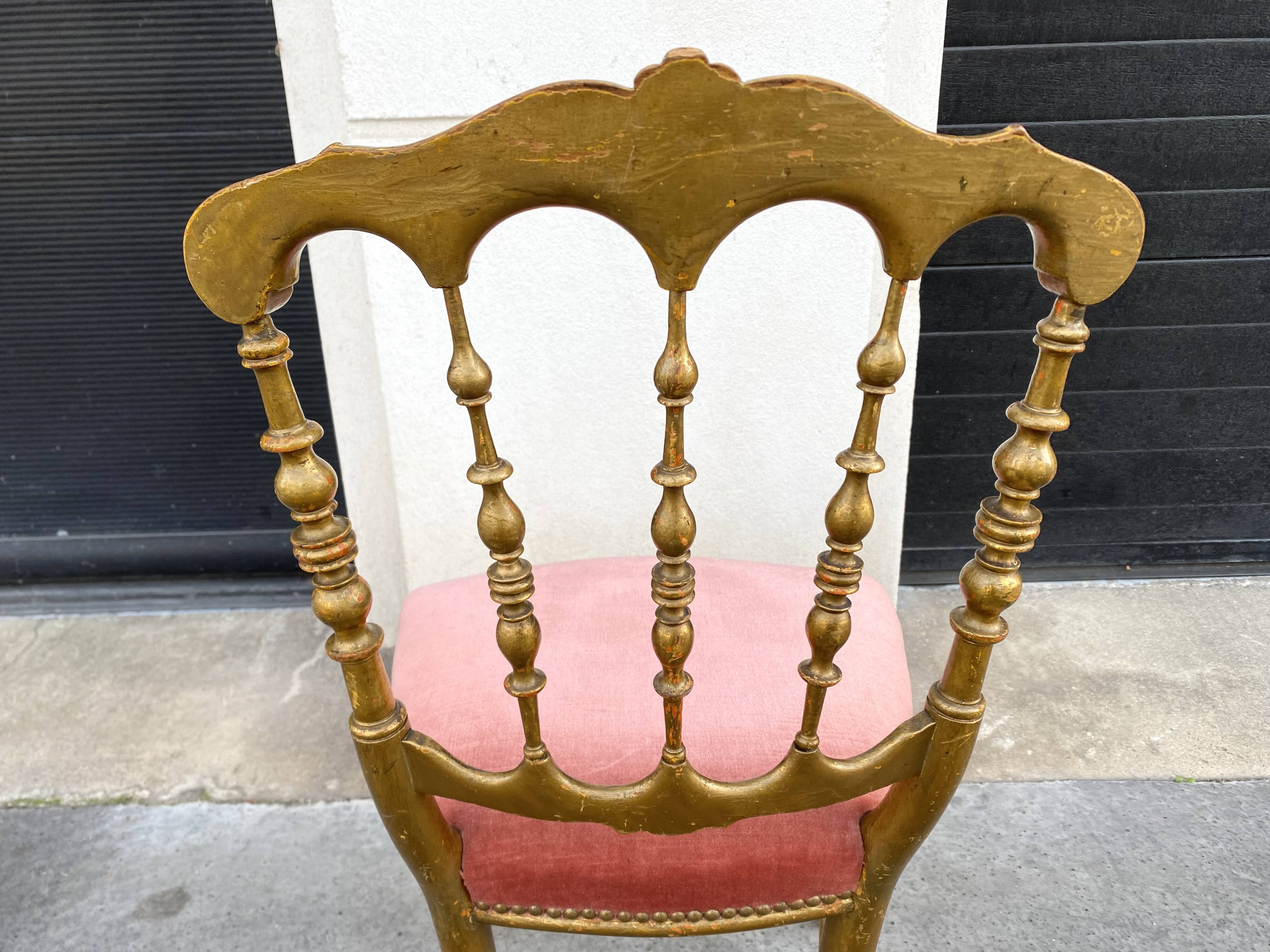 chaise Napoléon III en bois doré et velours rose, chaise ancienne Chiavari en bois