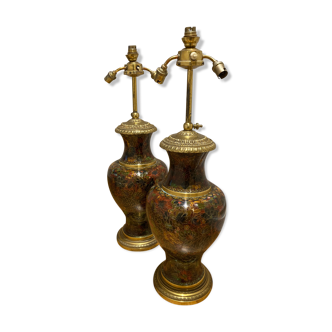 Paire de grandes lampes à poser formées de vases en bronze doré & émaux cloisonnés chinois