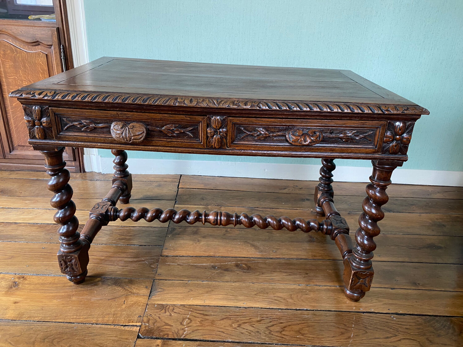 Desk Louis XIII High Period-style table carved