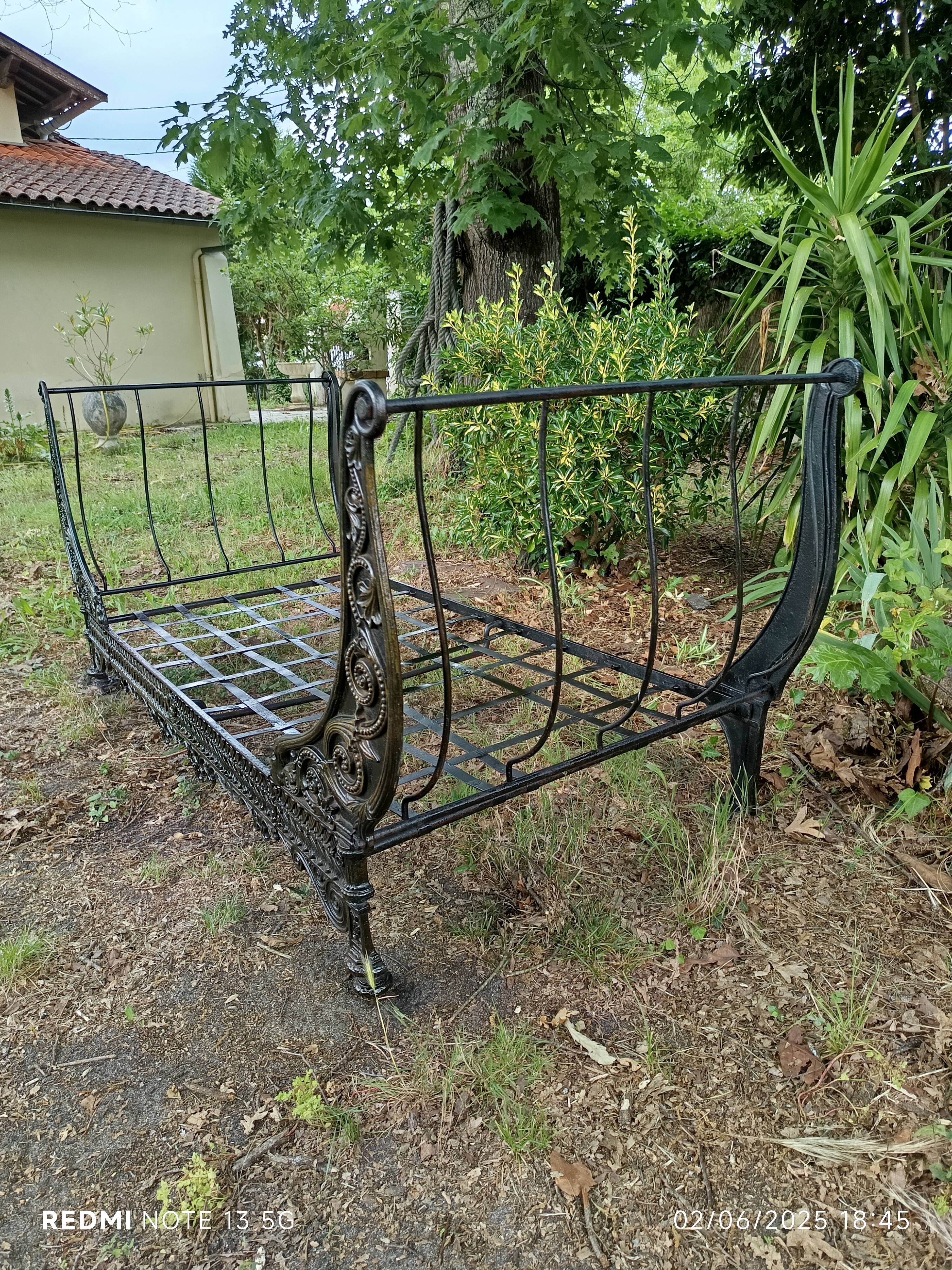 rare Napoleon III cast iron and wrought iron sofa bed, 19th century