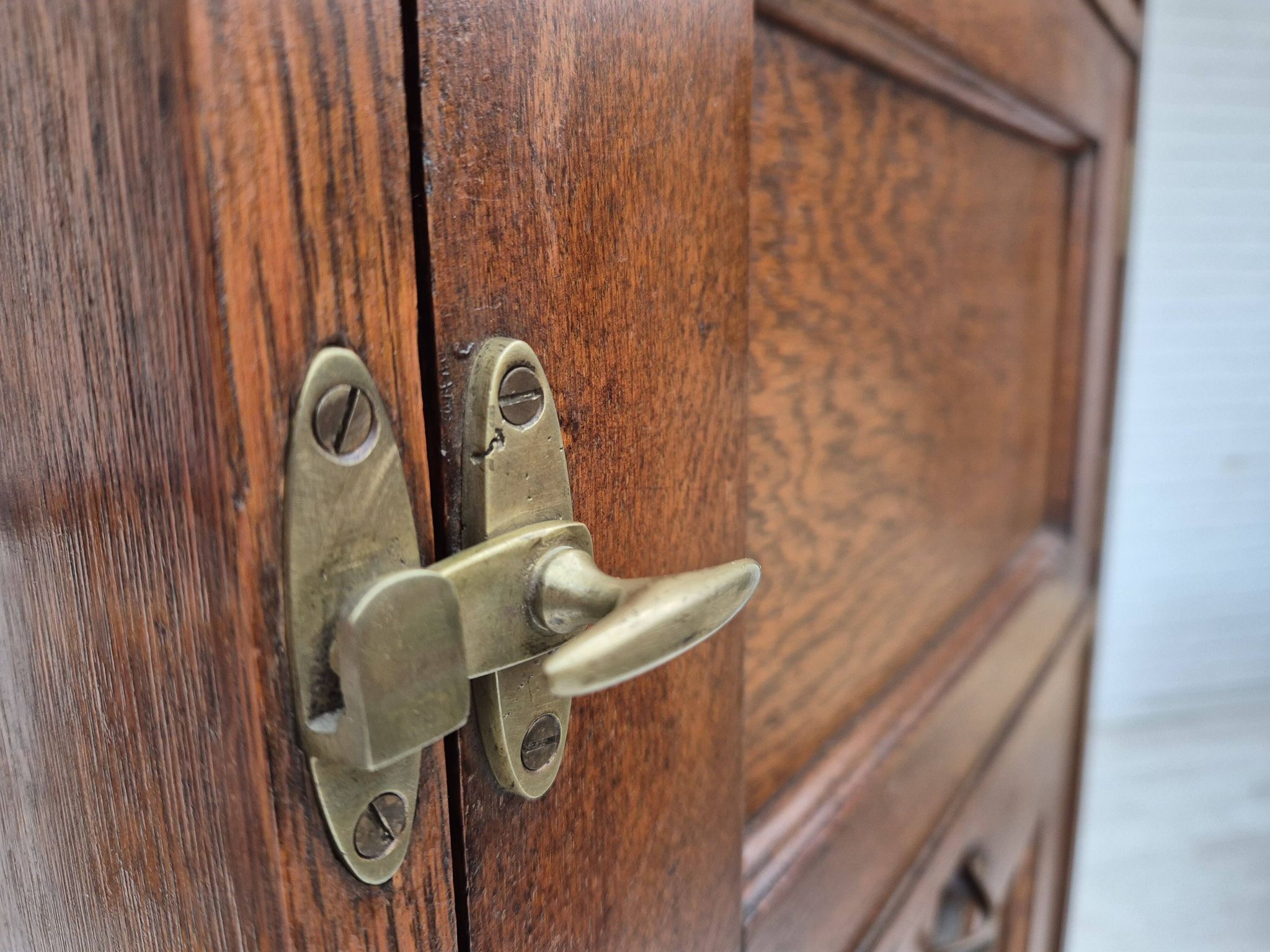 Armoire murale, bon état d'origine, bois de chêne, années 50, design scandinave