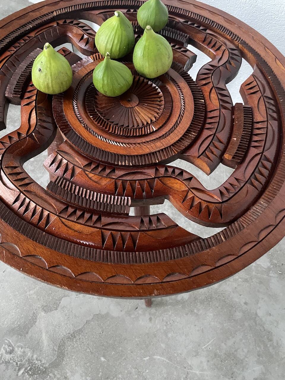 60s tripod coffee table in chiseled wood