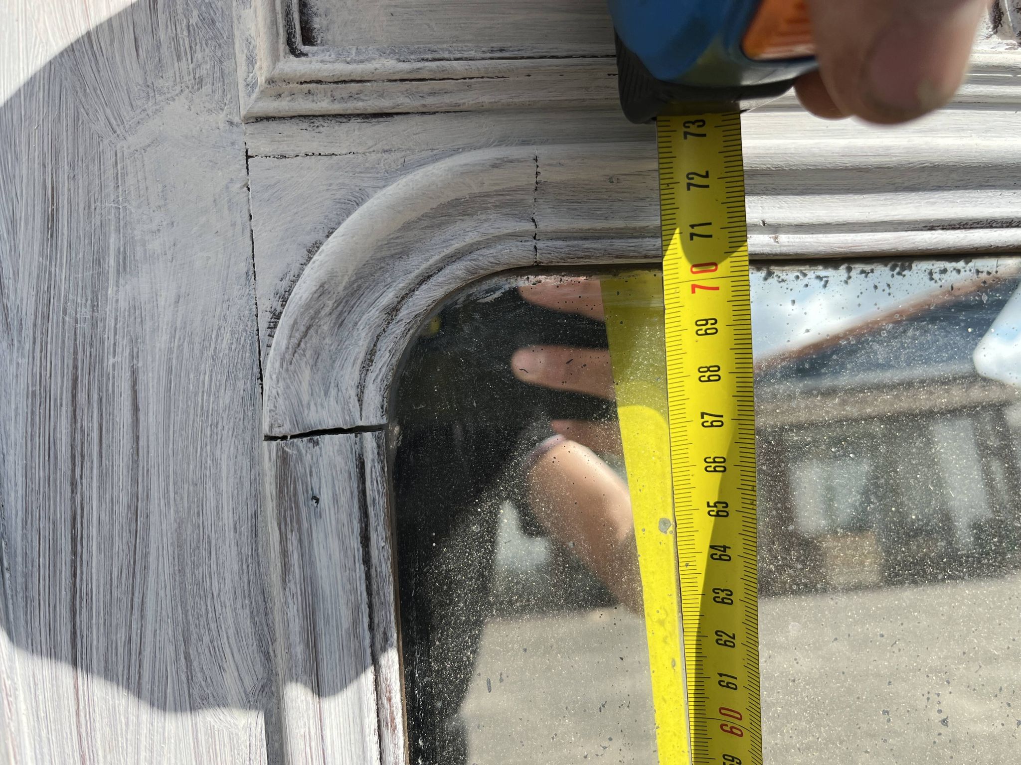 Large decorative mirror in carved wood with shabby patina