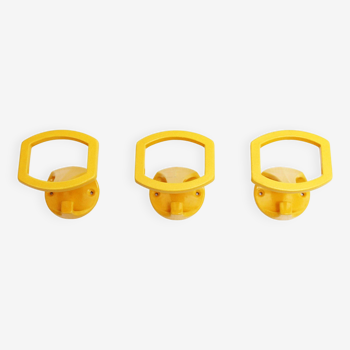 Set of 3 yellow metal coat hooks