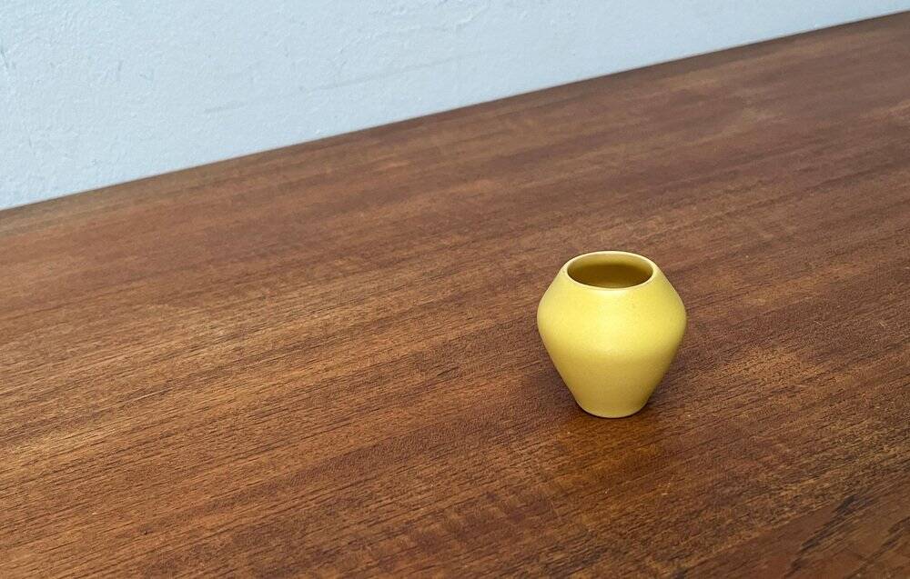 Small minimalist workshop pottery from mid-century in yellow by Bückeburg Keramik, 1960s.