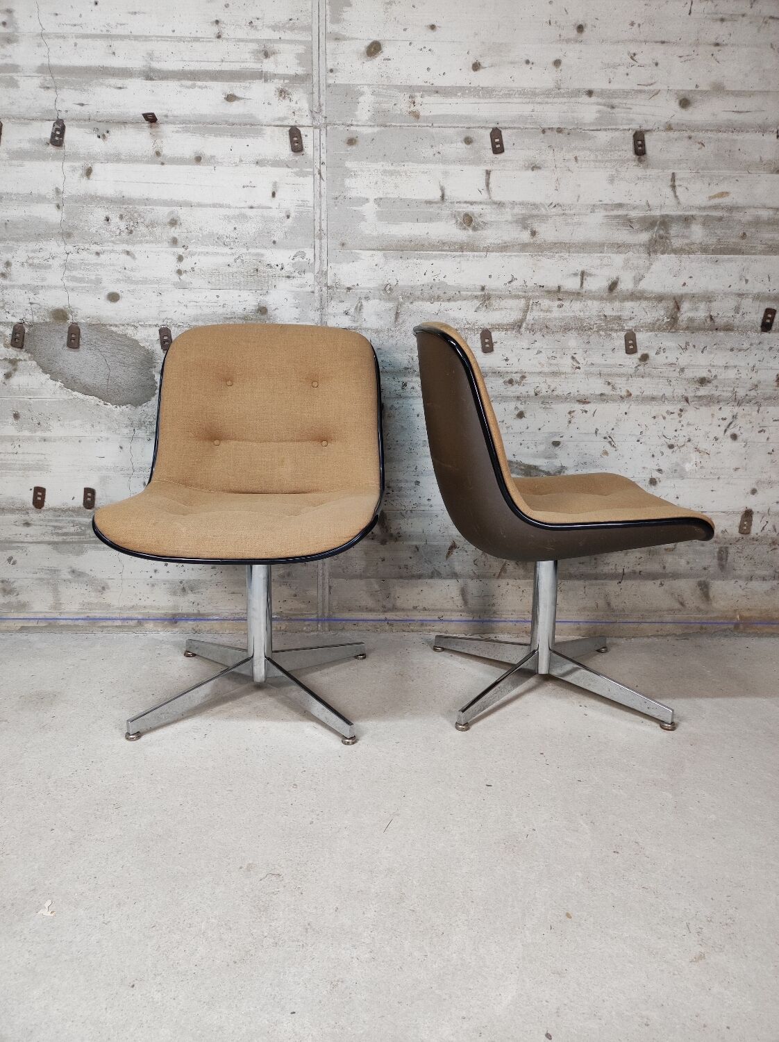 Paire de fauteuils Randall Buck