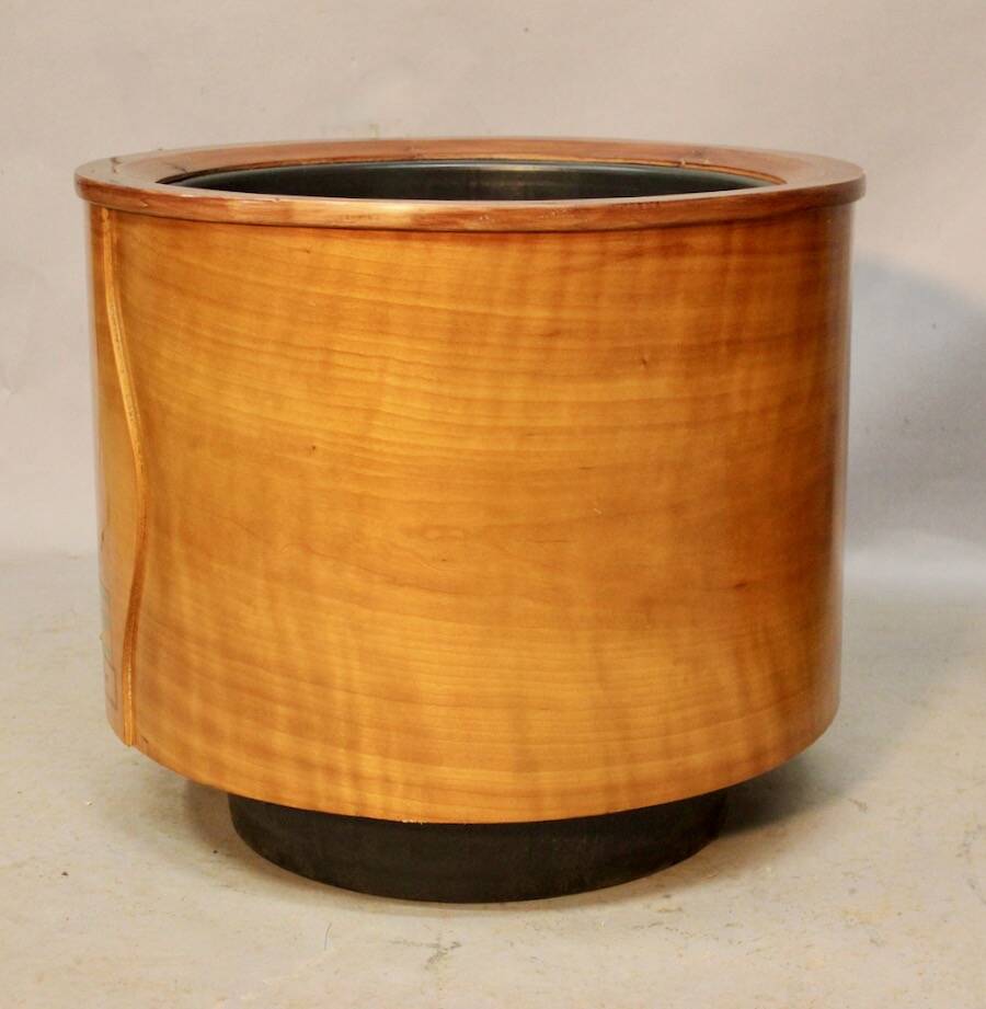 Pair of hobby flower cache pots with interior.